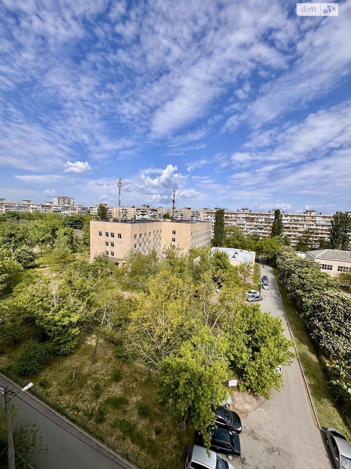 Продаж трикімнатної квартири в Києві, на вул. Мілютенка 28А, район Лісовий Масив фото 1 Продаж трикімнатної квартири в Києві, на вул. Мілютенка 28А, район Лісовий Масив фото 1