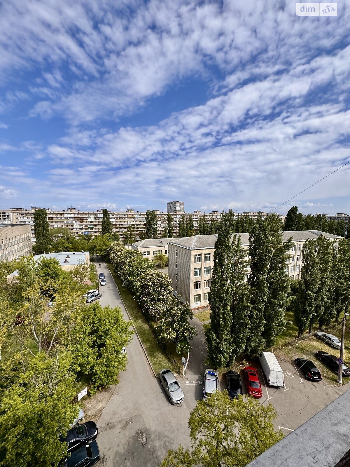 Продаж трикімнатної квартири в Києві, на вул. Мілютенка 28А, район Лісовий Масив фото 1 Продаж трикімнатної квартири в Києві, на вул. Мілютенка 28А, район Лісовий Масив фото 1