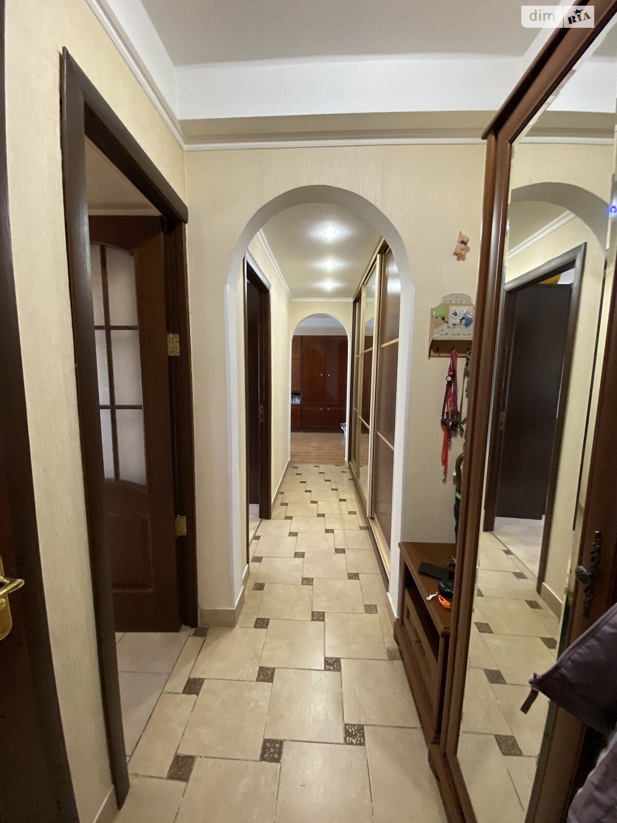 Продажа трехкомнатной квартиры в Киеве, на ул. Ореста Левицкого 18, район Лесной Массив фото 1 Продажа трехкомнатной квартиры в Киеве, на ул. Ореста Левицкого 18, район Лесной Массив фото 1