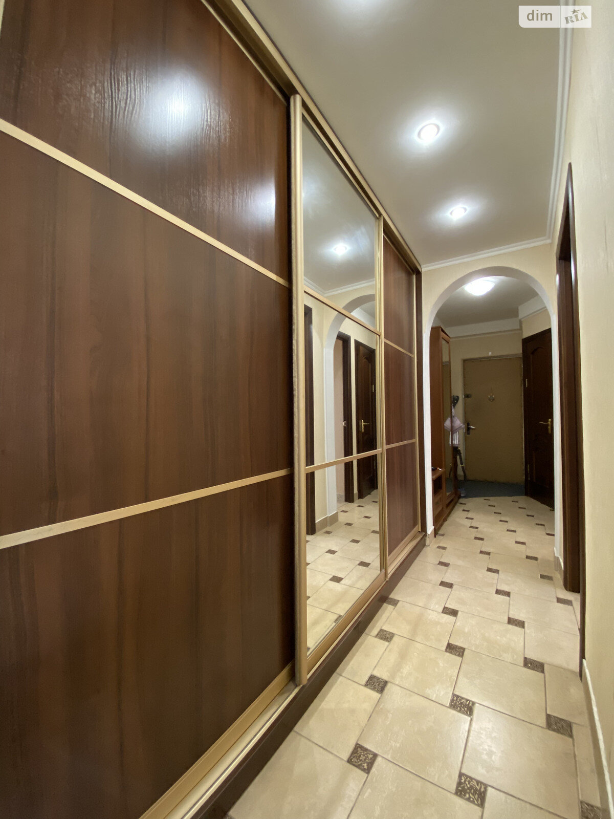 Продажа трехкомнатной квартиры в Киеве, на ул. Ореста Левицкого 18, район Лесной Массив фото 1 Продажа трехкомнатной квартиры в Киеве, на ул. Ореста Левицкого 18, район Лесной Массив фото 1