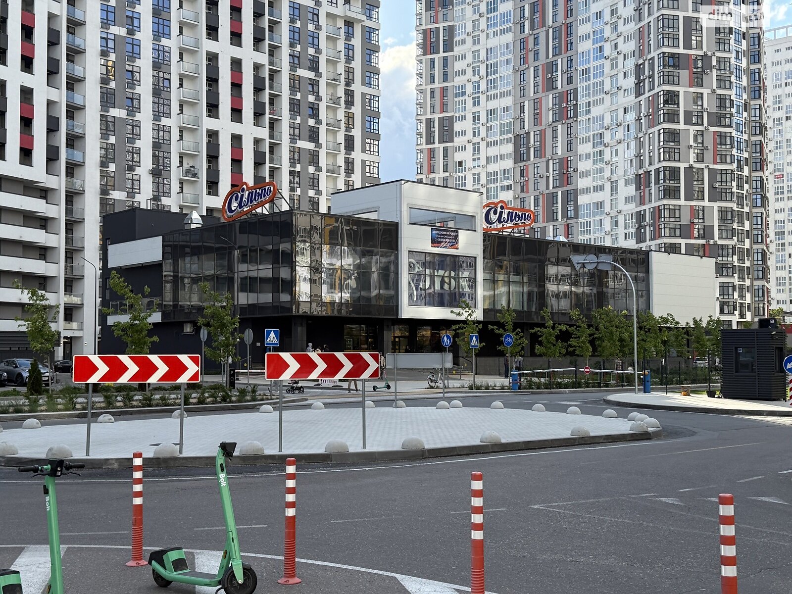 Продажа трехкомнатной квартиры в Киеве, на ул. Никольско-Слободская 10, район Левобережный Масив фото 1 Продажа трехкомнатной квартиры в Киеве, на ул. Никольско-Слободская 10, район Левобережный Масив фото 1