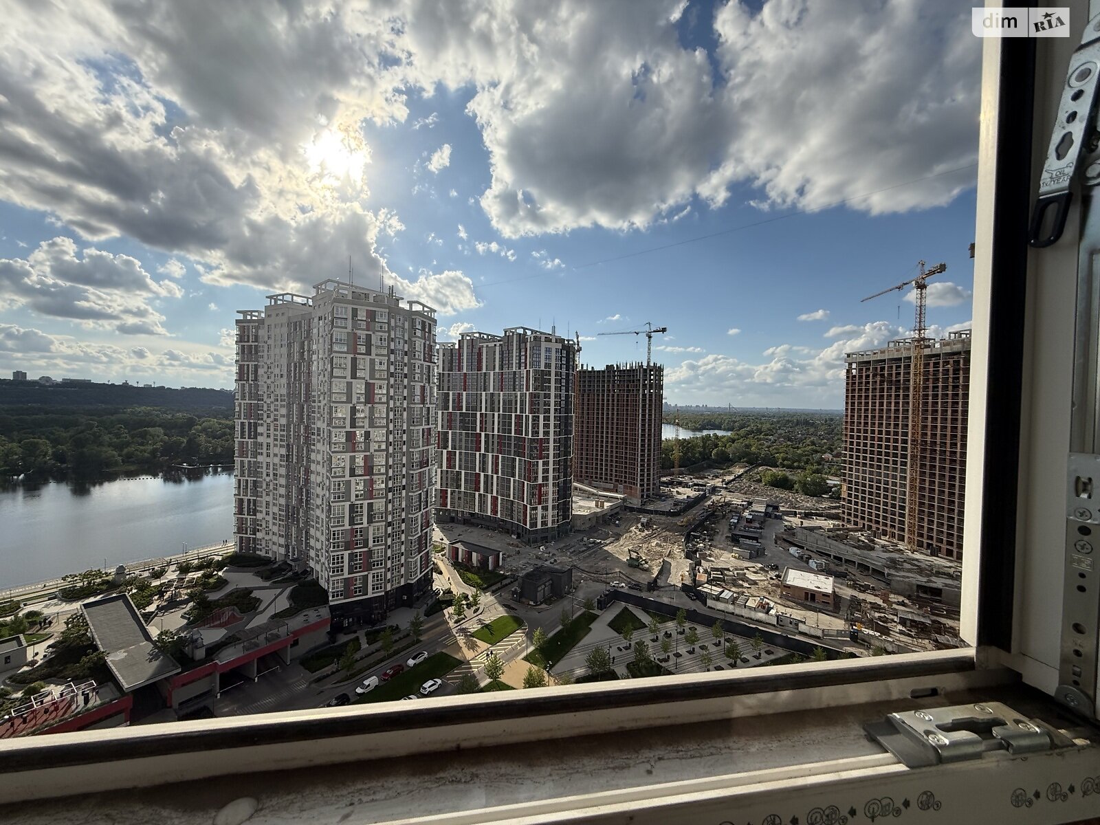 Продажа трехкомнатной квартиры в Киеве, на ул. Никольско-Слободская 10, район Левобережный Масив фото 1 Продажа трехкомнатной квартиры в Киеве, на ул. Никольско-Слободская 10, район Левобережный Масив фото 1