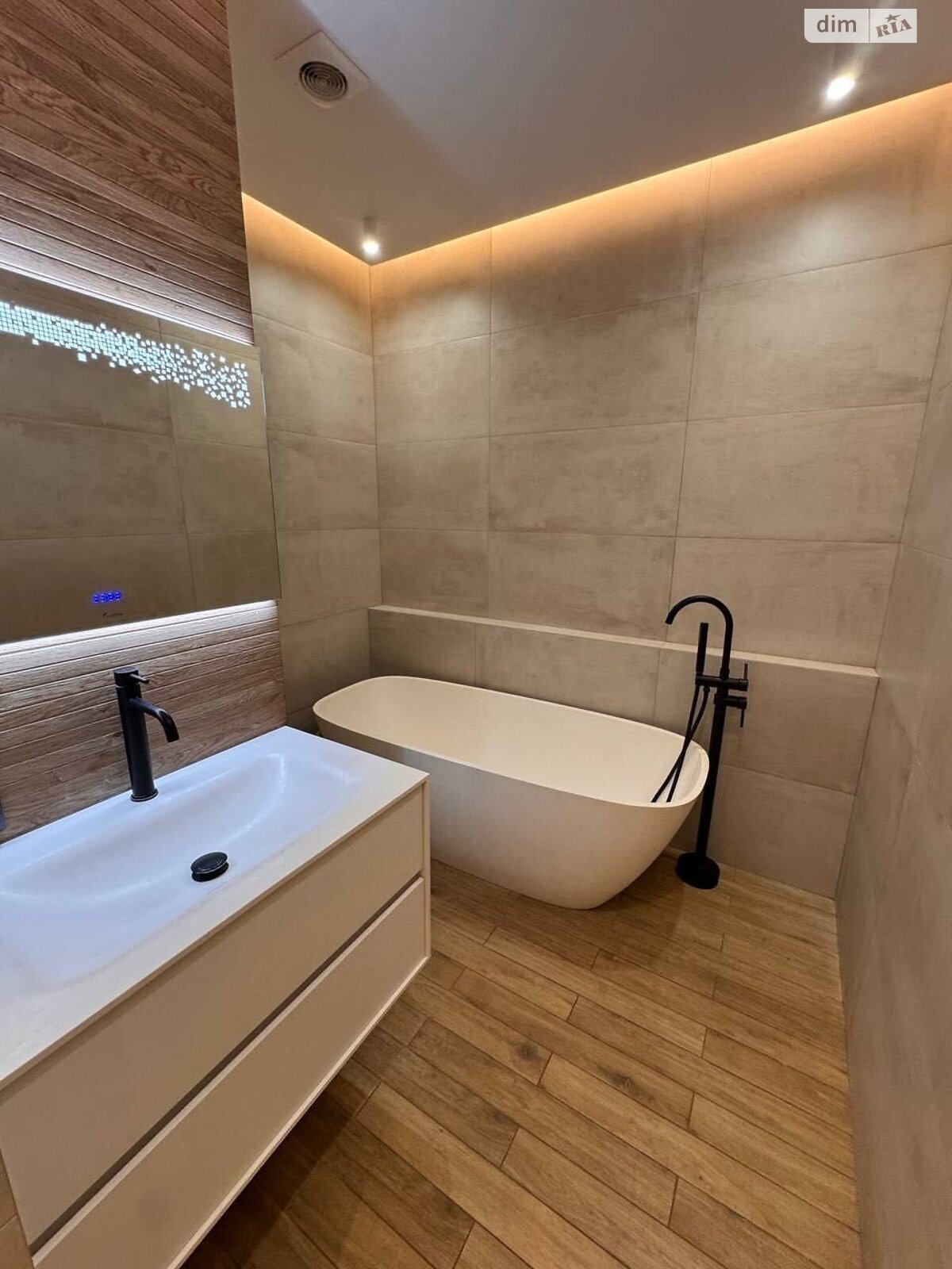 Продажа трехкомнатной квартиры в Киеве, на ул. Никольско-Слободская 3Б, район Левобережный Масив фото 1