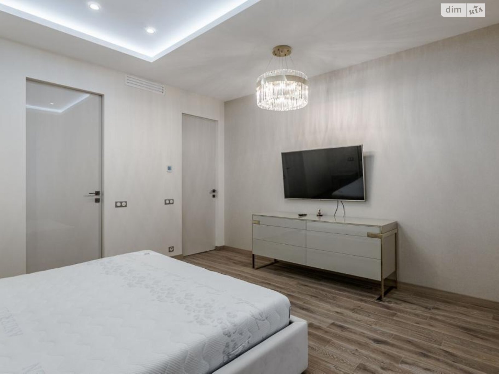 Продаж трикімнатної квартири в Києві, на вул. Раїси Окіпної 18, район Лівобережний Масив фото 1 Продаж трикімнатної квартири в Києві, на вул. Раїси Окіпної 18, район Лівобережний Масив фото 1
