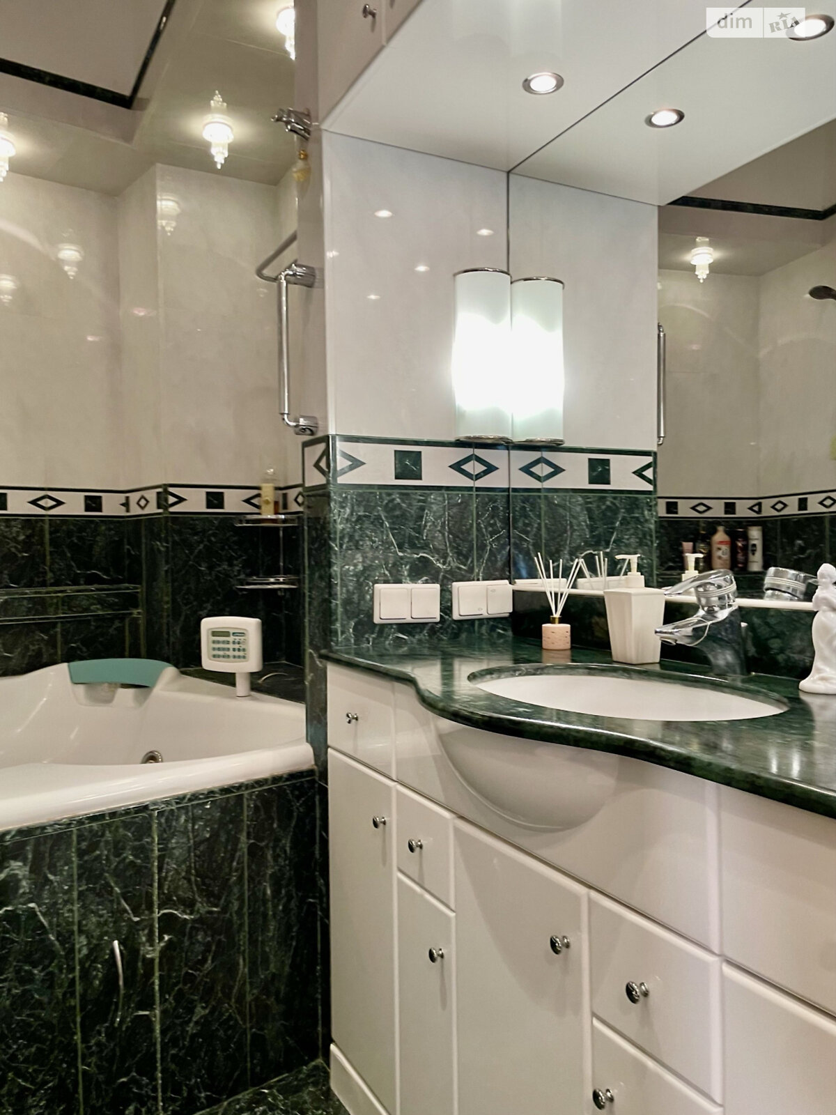 Продаж двокімнатної квартири в Києві, на вул. Архітектора Городецького 10, район Липки фото 1 Продаж двокімнатної квартири в Києві, на вул. Архітектора Городецького 10, район Липки фото 1