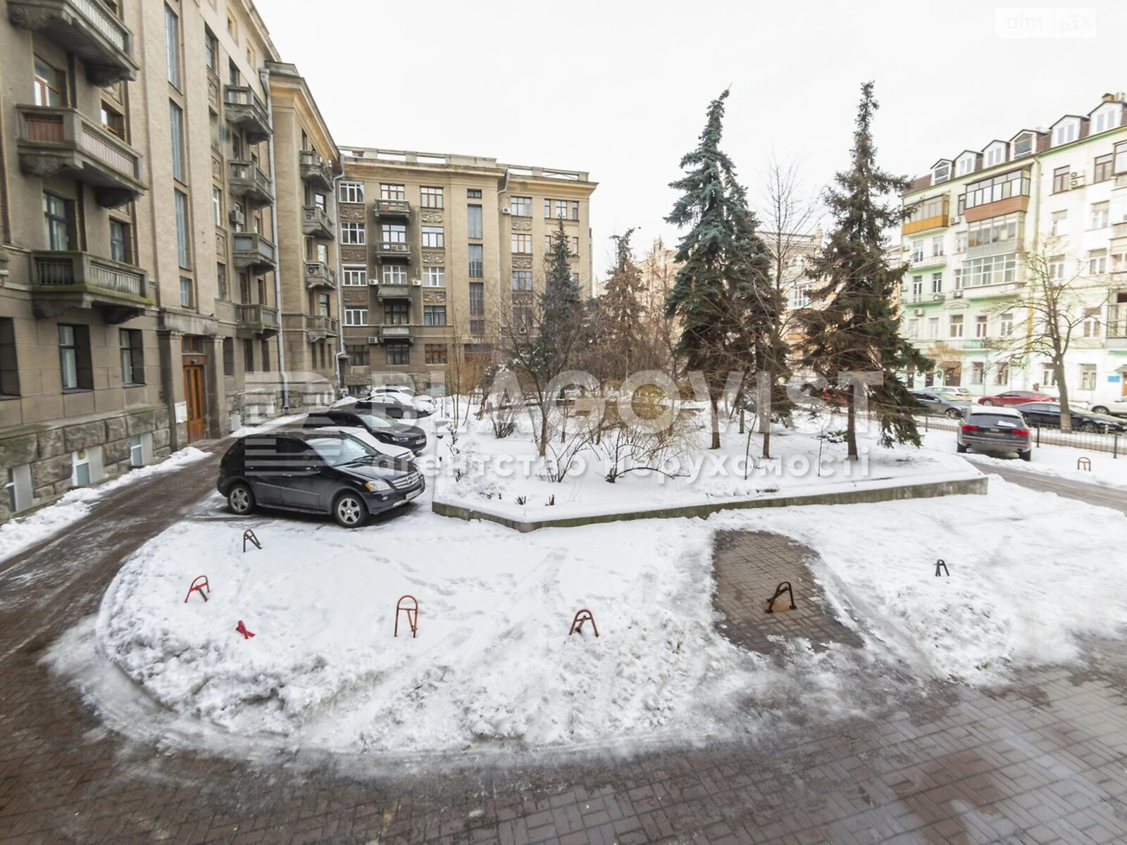 Продаж трикімнатної квартири в Києві, на вул. Інститутська 16, район Липки фото 1 Продаж трикімнатної квартири в Києві, на вул. Інститутська 16, район Липки фото 1