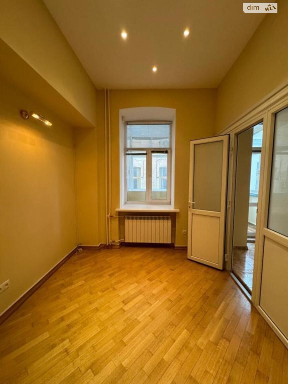Продаж трикімнатної квартири в Києві, на вул. Інститутська 19В, район Липки фото 1 Продаж трикімнатної квартири в Києві, на вул. Інститутська 19В, район Липки фото 1