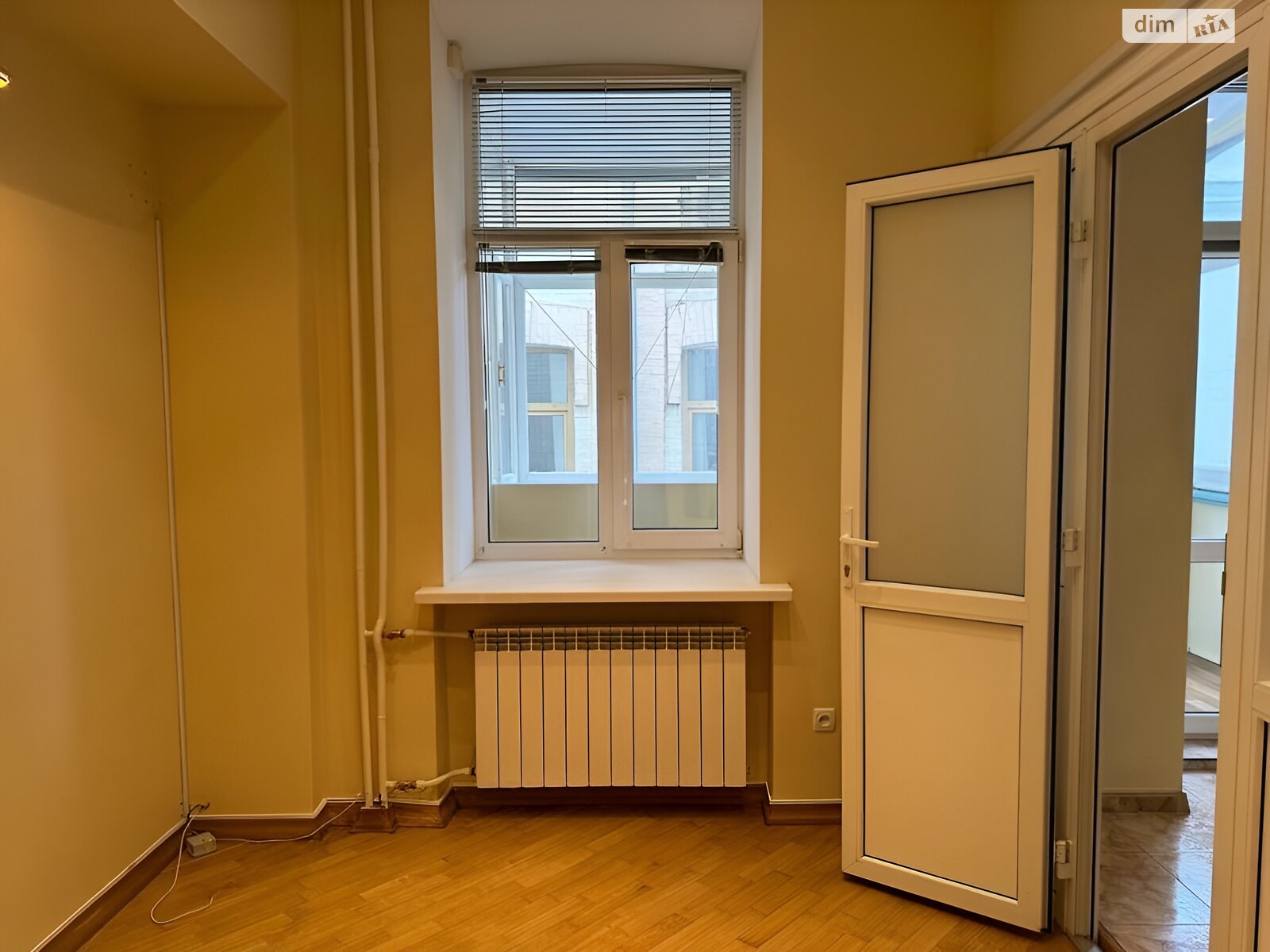 Продаж трикімнатної квартири в Києві, на вул. Інститутська 19В, район Липки фото 1 Продаж трикімнатної квартири в Києві, на вул. Інститутська 19В, район Липки фото 1