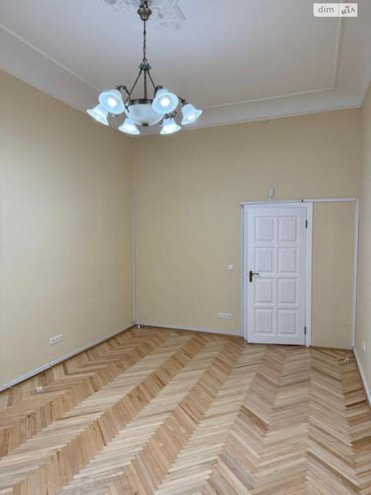Продаж трикімнатної квартири в Києві, на вул. Інститутська 19В, район Липки фото 1 Продаж трикімнатної квартири в Києві, на вул. Інститутська 19В, район Липки фото 1