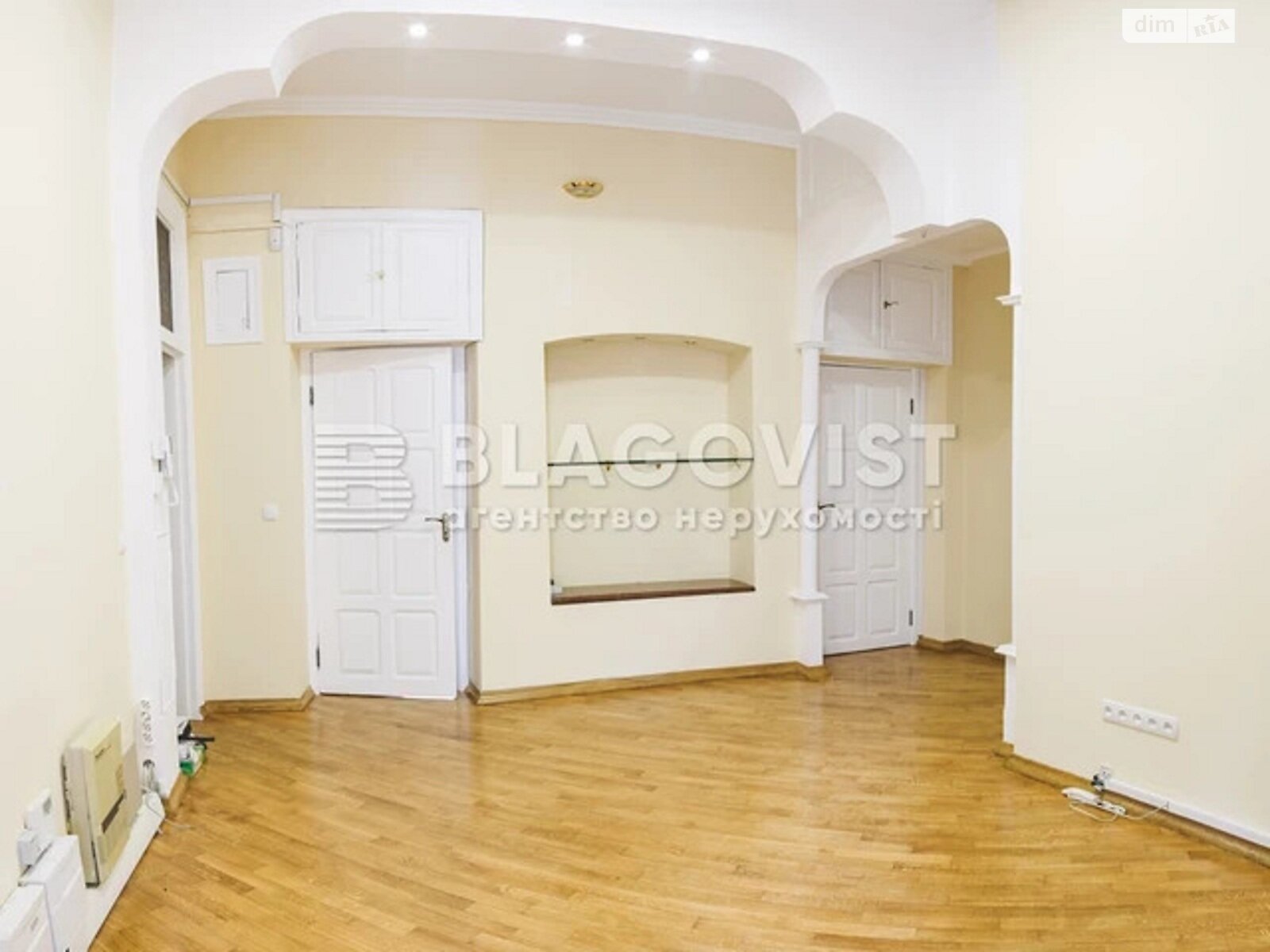 Продаж трикімнатної квартири в Києві, на вул. Інститутська 19В, район Липки фото 1 Продаж трикімнатної квартири в Києві, на вул. Інститутська 19В, район Липки фото 1