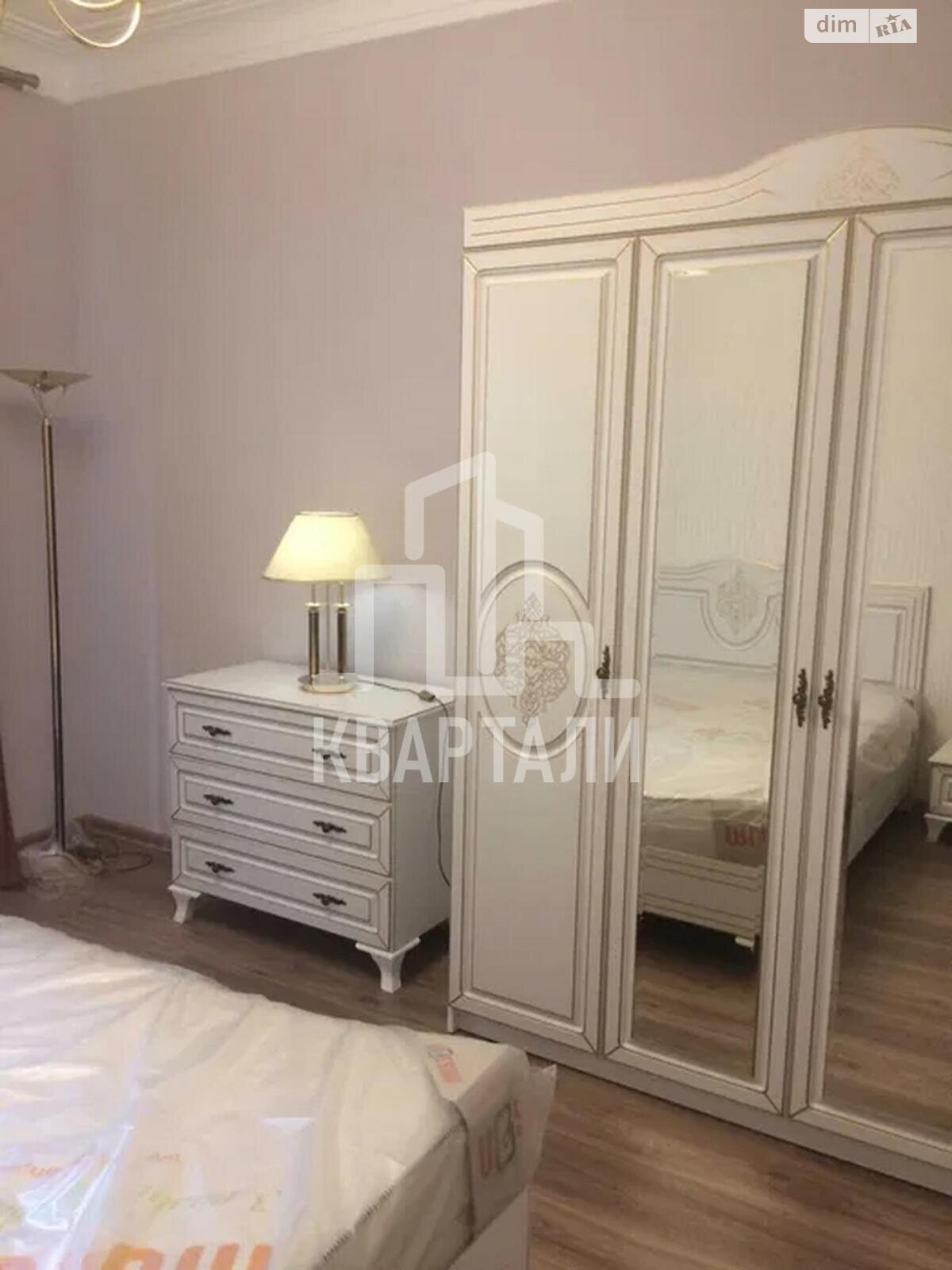 Продаж двокімнатної квартири в Києві, на пров. Кості Гордієнка 10, район Липки фото 1 Продаж двокімнатної квартири в Києві, на пров. Кості Гордієнка 10, район Липки фото 1