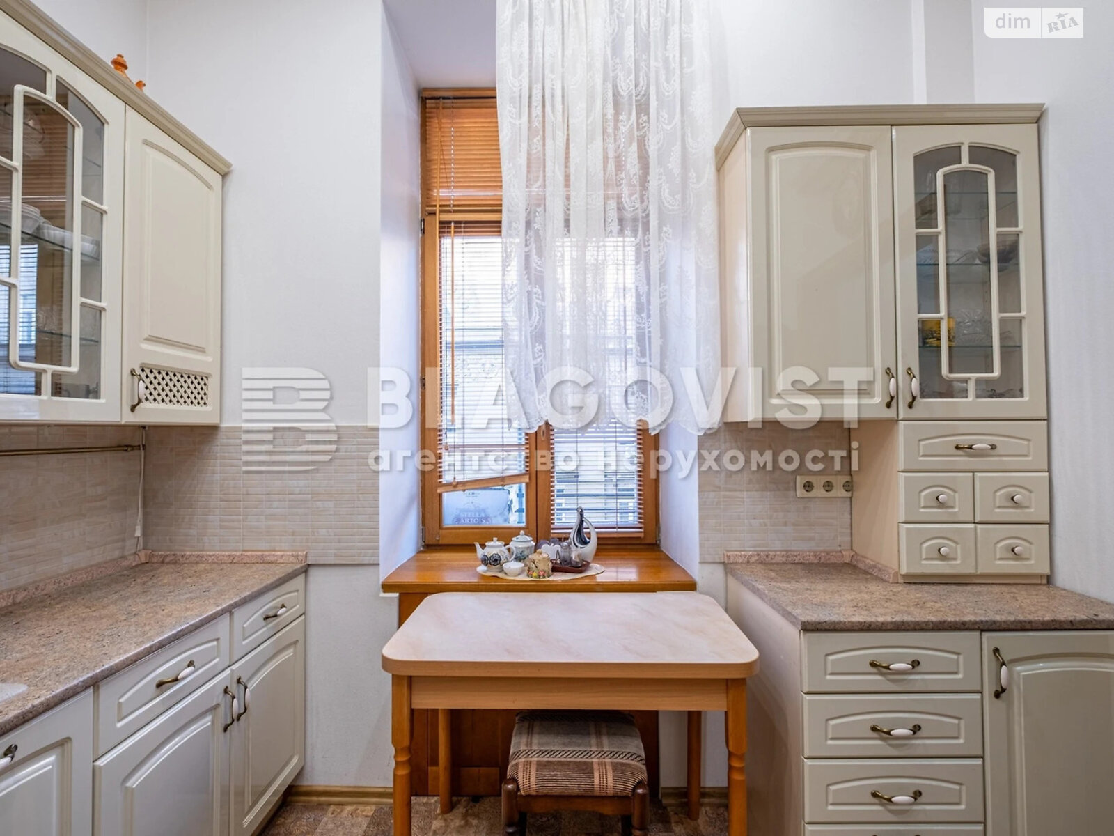 Продаж двокімнатної квартири в Києві, на вул. Хрещатик 15, район Липки фото 1 Продаж двокімнатної квартири в Києві, на вул. Хрещатик 15, район Липки фото 1