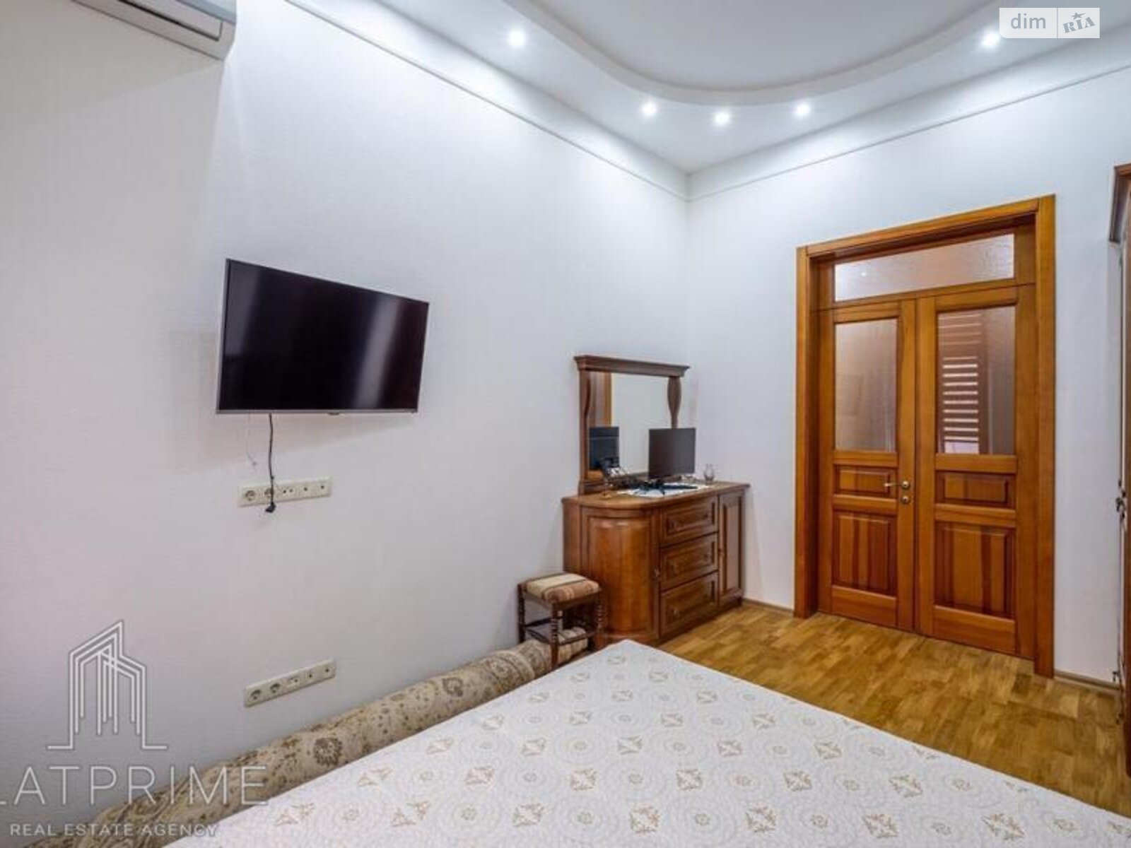 Продаж двокімнатної квартири в Києві, на вул. Хрещатик 15, район Липки фото 1 Продаж двокімнатної квартири в Києві, на вул. Хрещатик 15, район Липки фото 1