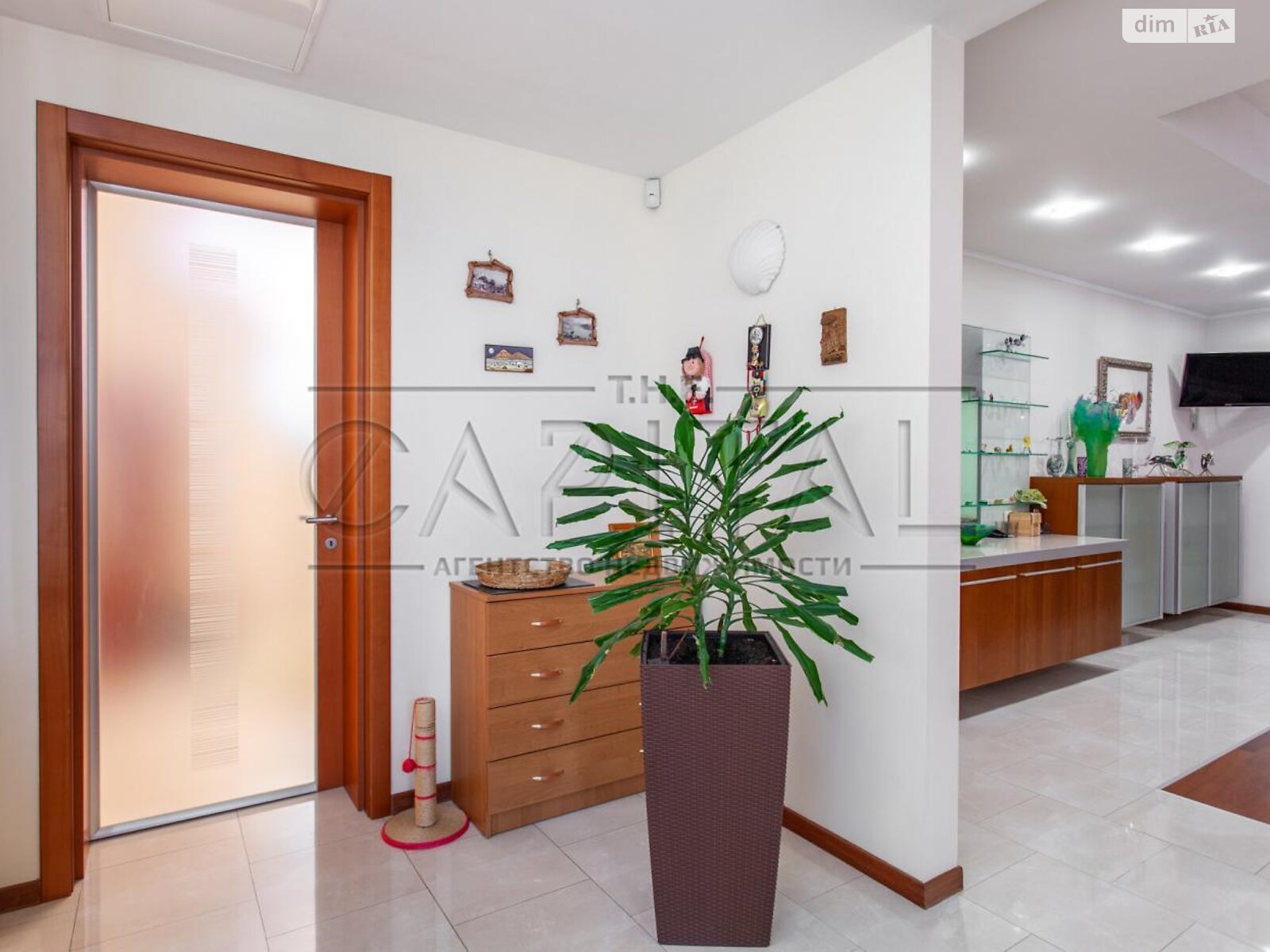 Продаж чотирикімнатної квартири в Києві, на вул. Кропивницького 10, район Липки фото 1 Продаж чотирикімнатної квартири в Києві, на вул. Кропивницького 10, район Липки фото 1