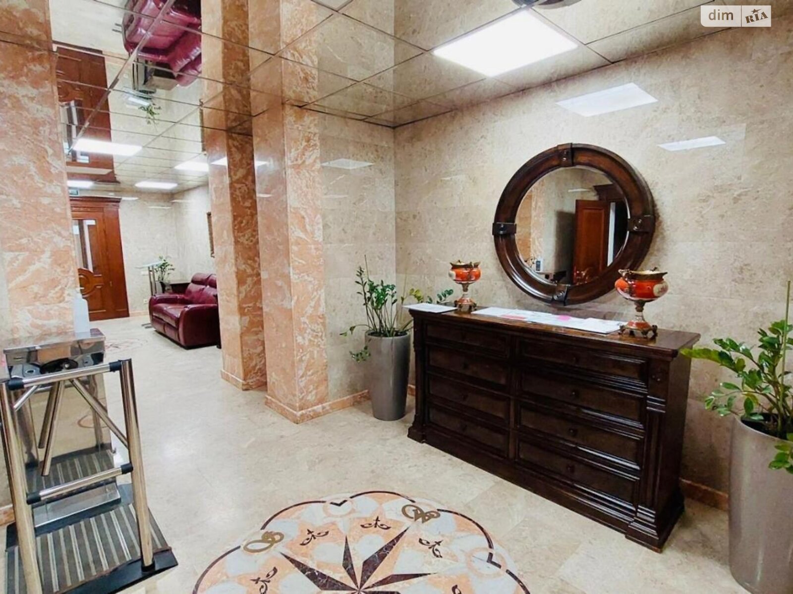 Продажа четырехкомнатной квартиры в Киеве, на спуск Крутой 7, район Липки фото 1 Продажа четырехкомнатной квартиры в Киеве, на спуск Крутой 7, район Липки фото 1