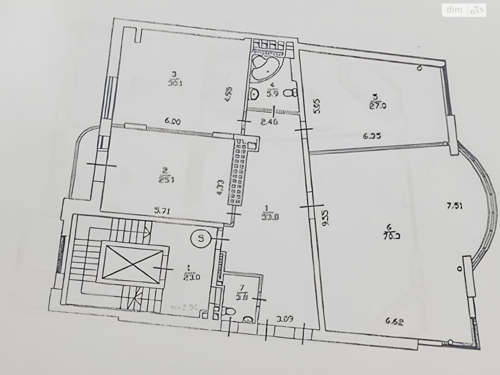 Продажа четырехкомнатной квартиры в Киеве, на спуск Крутой 7, район Липки фото 1 Продажа четырехкомнатной квартиры в Киеве, на спуск Крутой 7, район Липки фото 1