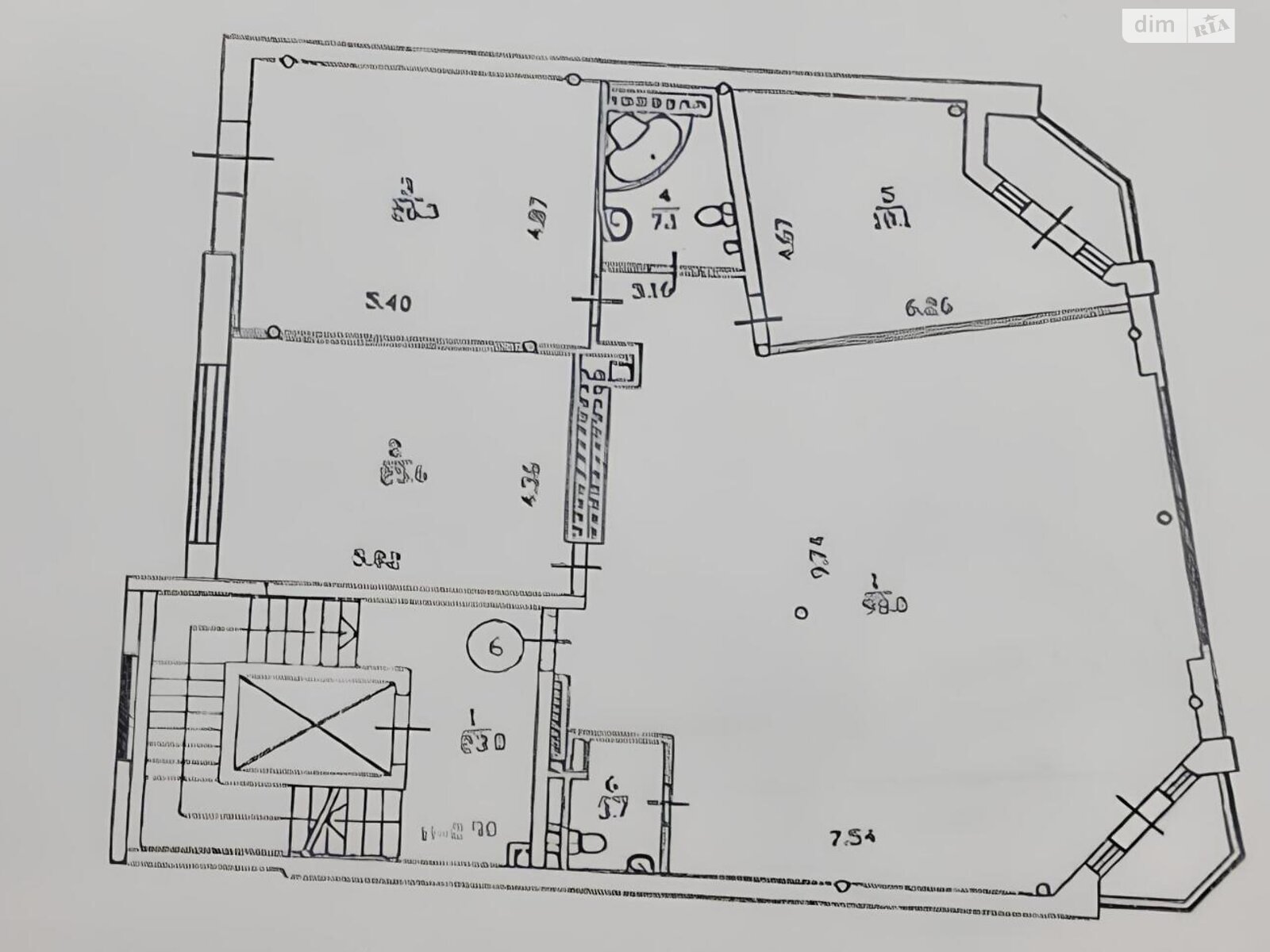 Продажа четырехкомнатной квартиры в Киеве, на спуск Крутой 7, район Липки фото 1 Продажа четырехкомнатной квартиры в Киеве, на спуск Крутой 7, район Липки фото 1