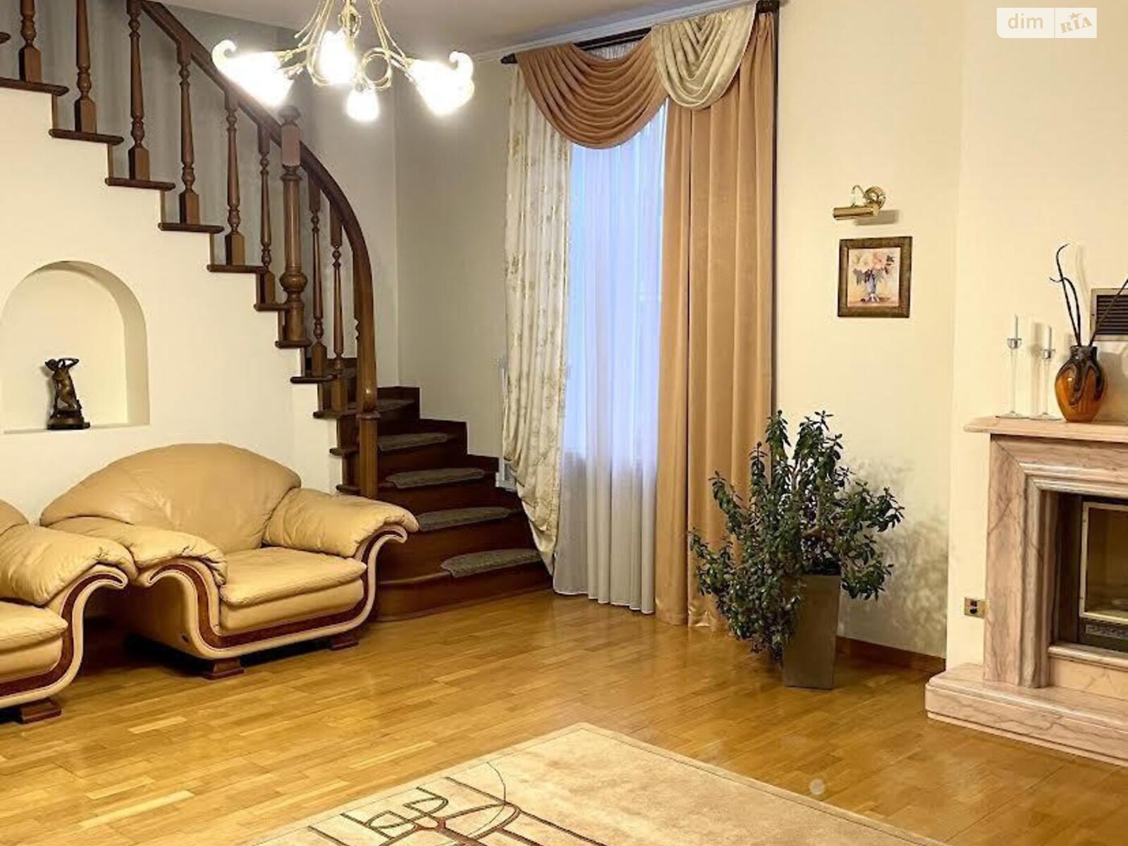Продаж чотирикімнатної квартири в Києві, на вул. Лютеранська 4, район Липки фото 1 Продаж чотирикімнатної квартири в Києві, на вул. Лютеранська 4, район Липки фото 1
