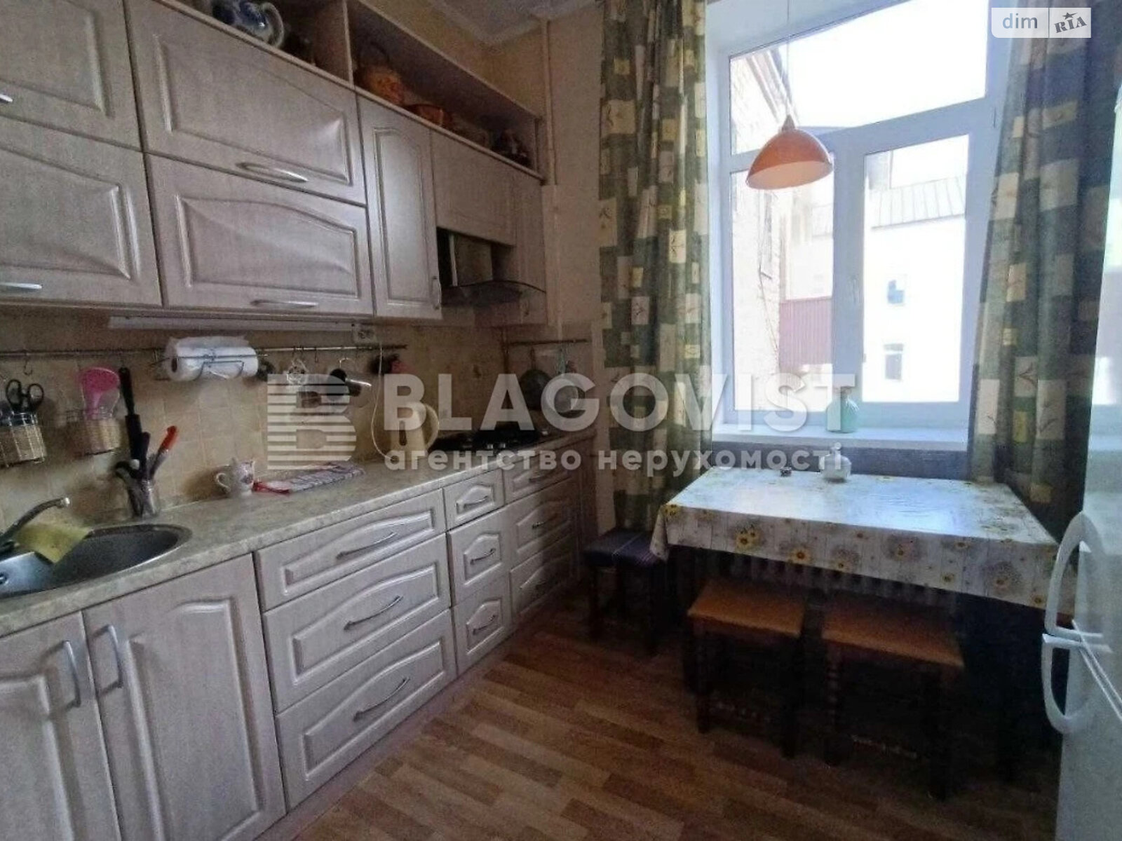 Продажа трехкомнатной квартиры в Киеве, на ул. Лютеранская 19, район Липки фото 1 Продажа трехкомнатной квартиры в Киеве, на ул. Лютеранская 19, район Липки фото 1