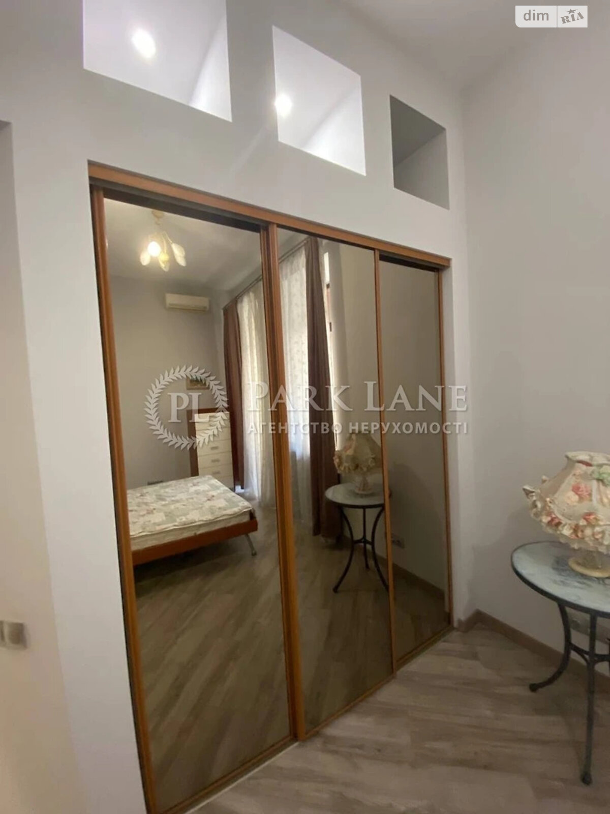 Продажа трехкомнатной квартиры в Киеве, на ул. Пылыпа Орлика 22/2, район Липки фото 1