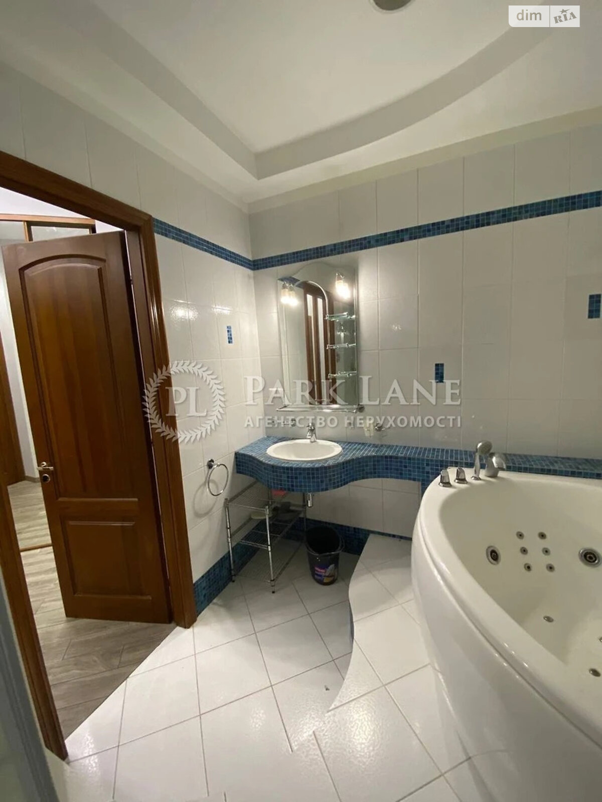 Продажа трехкомнатной квартиры в Киеве, на ул. Пылыпа Орлика 22/2, район Липки фото 1