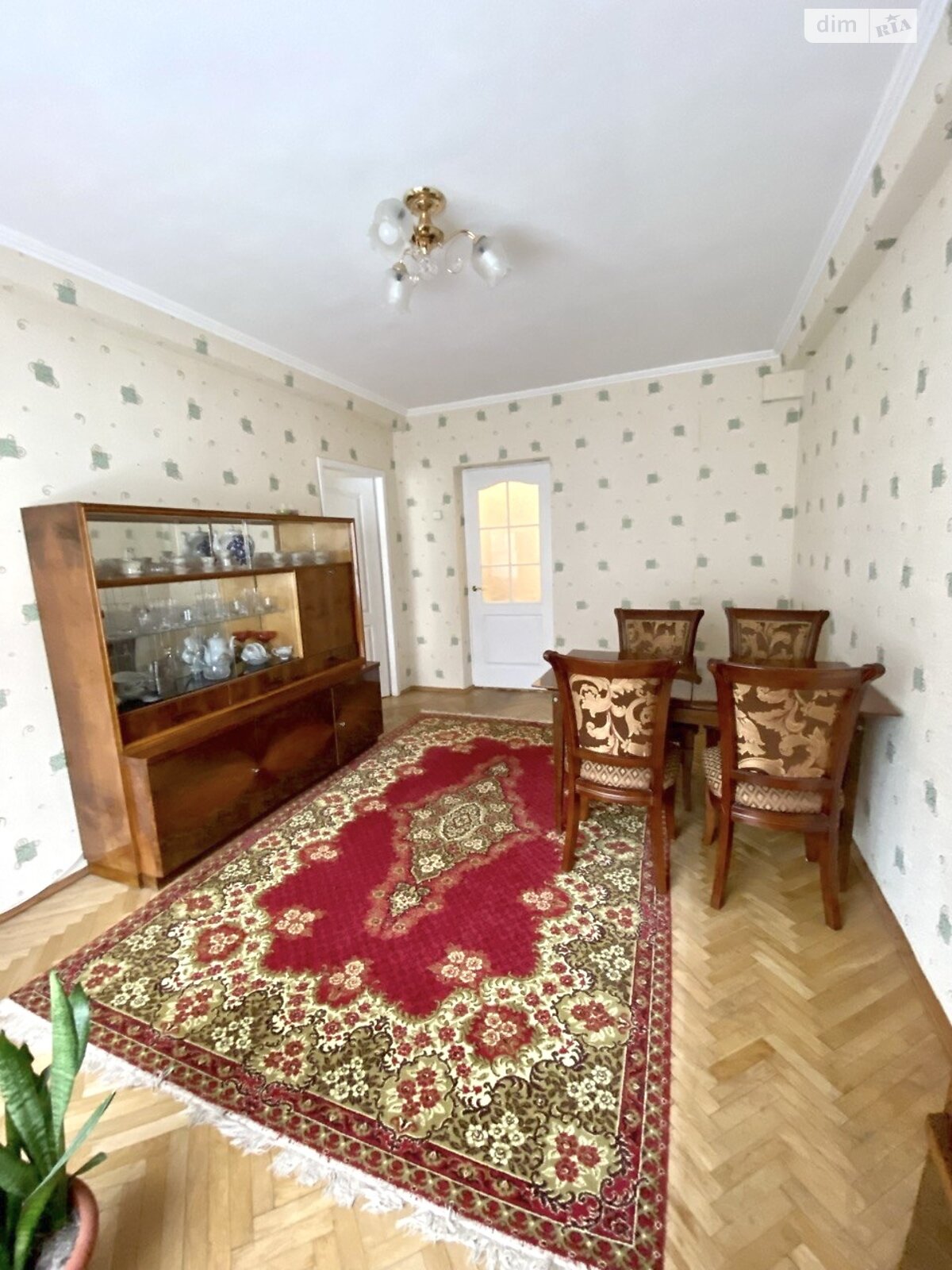 Продажа трехкомнатной квартиры в Киеве, на ул. Академика Богомольца 8А, район Липки фото 1 Продажа трехкомнатной квартиры в Киеве, на ул. Академика Богомольца 8А, район Липки фото 1