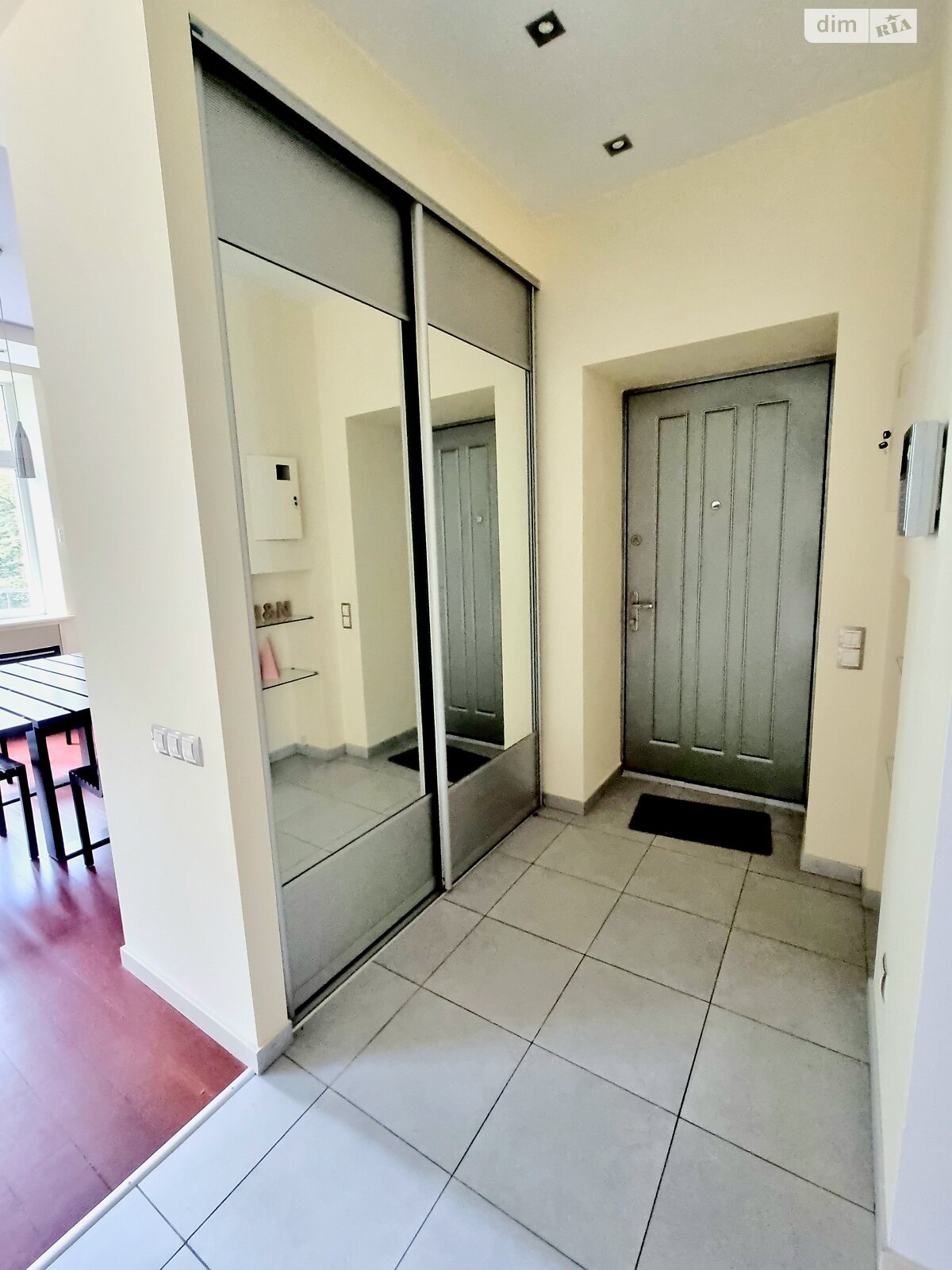 Продаж двокімнатної квартири в Києві, на вул. Заньковецької 5/2, район Липки фото 1