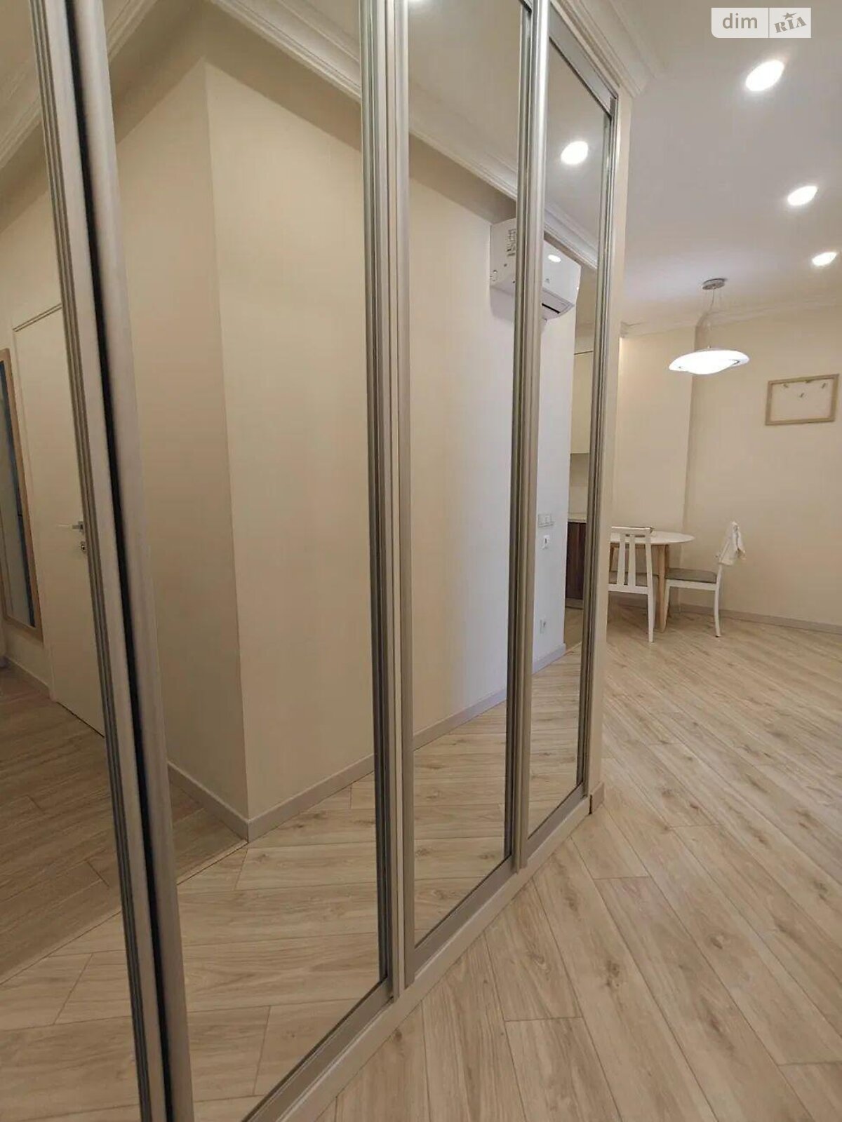 Продаж двокімнатної квартири в Києві, на вул. Петропавлівська 40, район Лук'янівка фото 1 Продаж двокімнатної квартири в Києві, на вул. Петропавлівська 40, район Лук'янівка фото 1