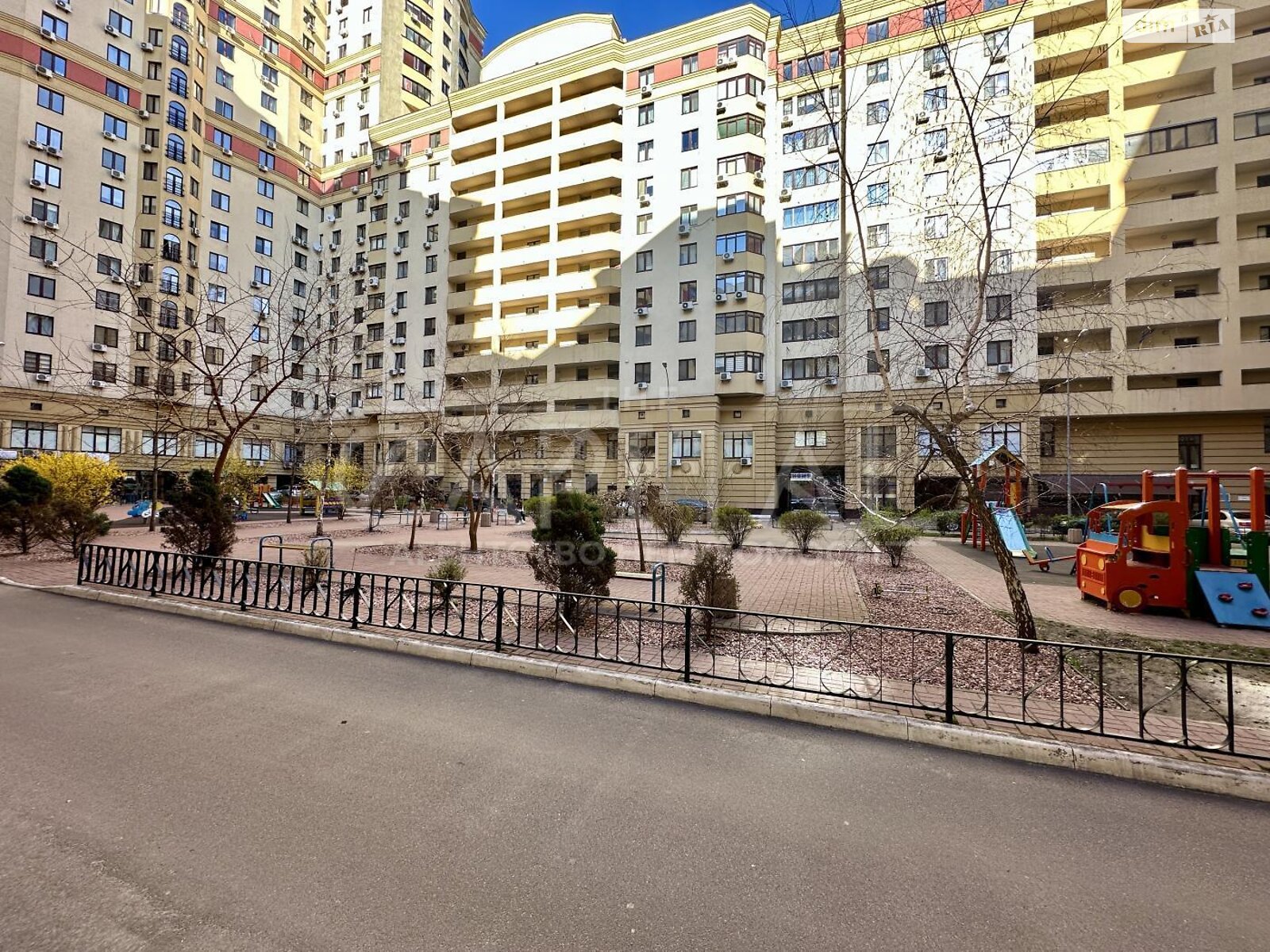 Продажа четырехкомнатной квартиры в Киеве, на ул. Полтавская 10, район Лукьяновка фото 1 Продажа четырехкомнатной квартиры в Киеве, на ул. Полтавская 10, район Лукьяновка фото 1