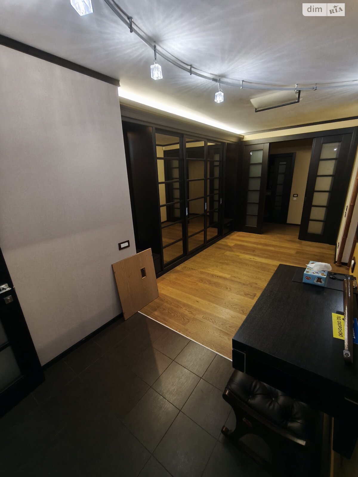 Продаж трикімнатної квартири в Києві, на вул. В'ячеслава Чорновола 20, район Шевченківський фото 1