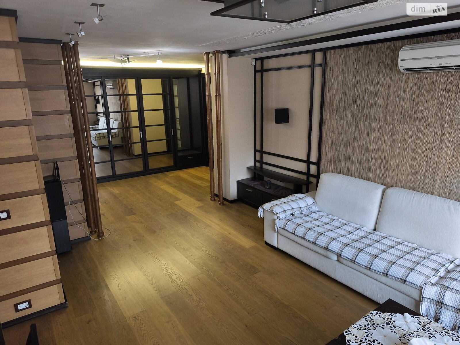 Продаж трикімнатної квартири в Києві, на вул. В'ячеслава Чорновола 20, район Шевченківський фото 1