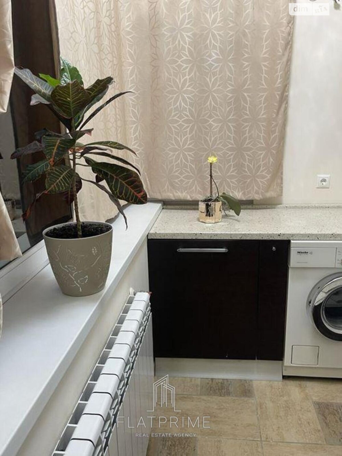 Продаж трикімнатної квартири в Києві, на вул. Юрія Іллєнка 32, район Лук'янівка фото 1 Продаж трикімнатної квартири в Києві, на вул. Юрія Іллєнка 32, район Лук'янівка фото 1
