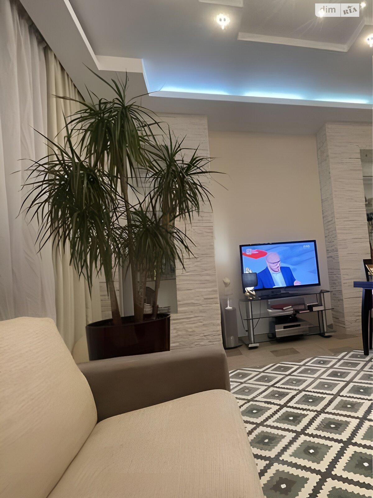 Продаж трикімнатної квартири в Києві, на вул. Юрія Іллєнка 32, район Лук'янівка фото 1 Продаж трикімнатної квартири в Києві, на вул. Юрія Іллєнка 32, район Лук'янівка фото 1