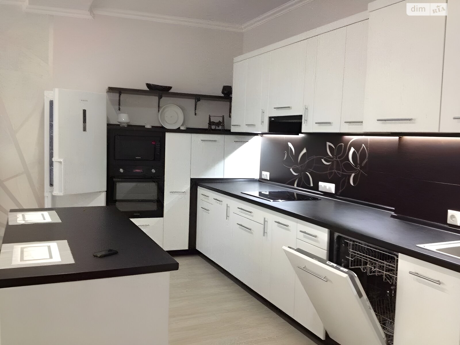 Продажа трехкомнатной квартиры в Киеве, на ул. Юрия Ильенко 18Б, район Лукьяновка фото 1