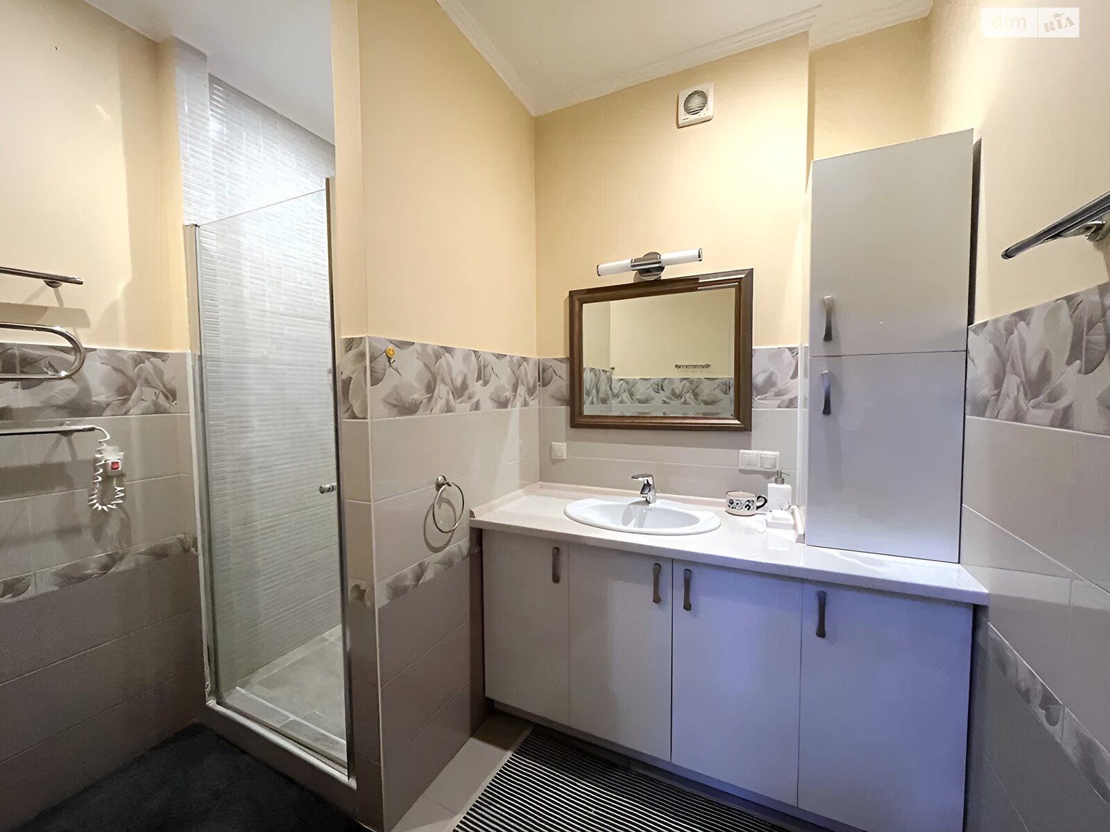 Продажа трехкомнатной квартиры в Киеве, на ул. Юрия Ильенко 18Б, район Лукьяновка фото 1