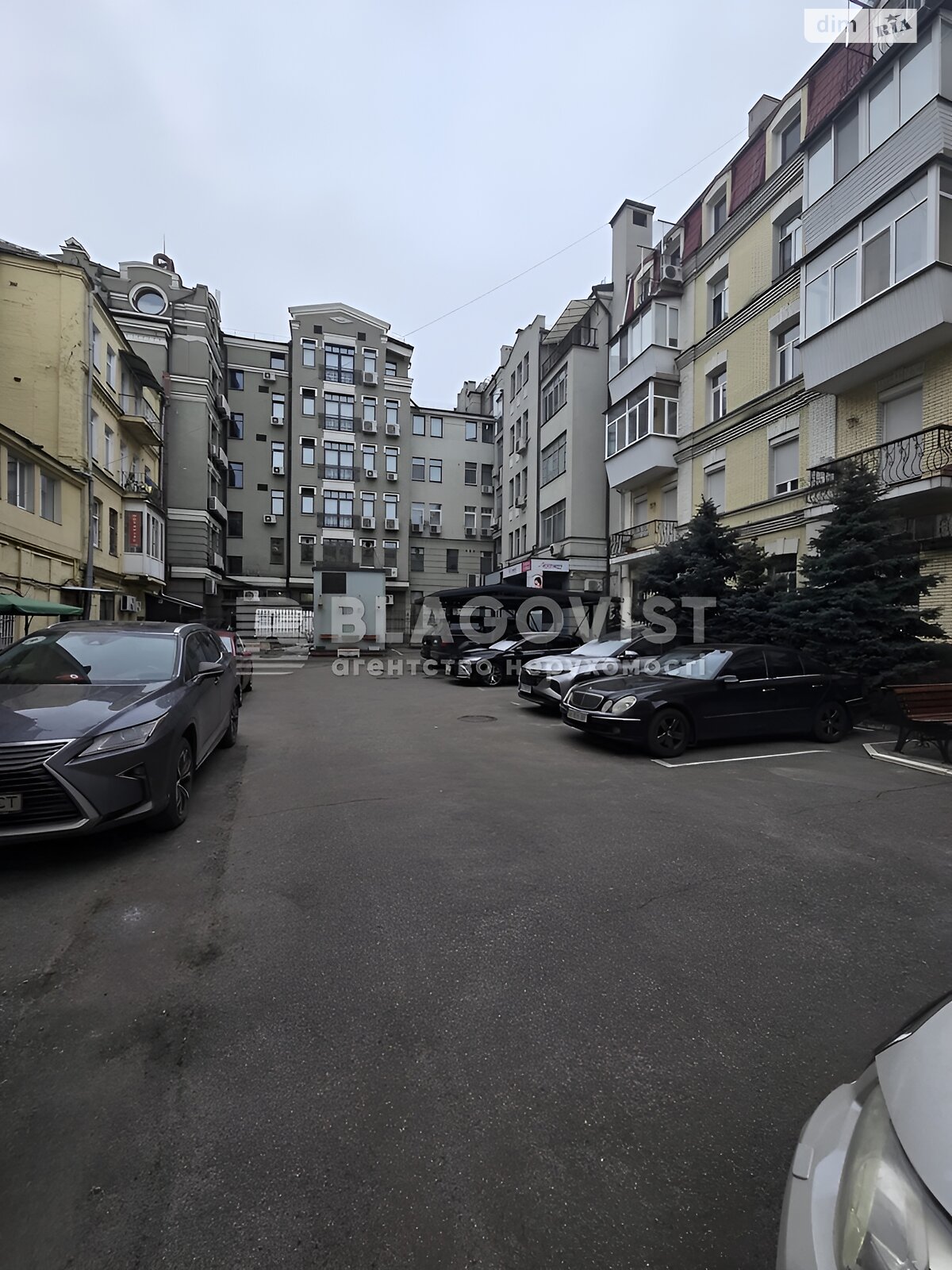 Продаж чотирикімнатної квартири в Києві, на вул. Межигірська 3/7Б, фото 1 Продаж чотирикімнатної квартири в Києві, на вул. Межигірська 3/7Б, фото 1