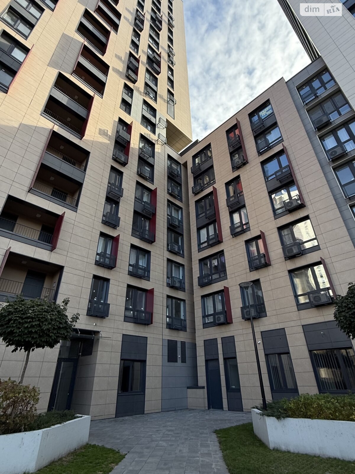 Продажа трехкомнатной квартиры в Киеве, на ул. Митрополита Василия Липковского 38, фото 1