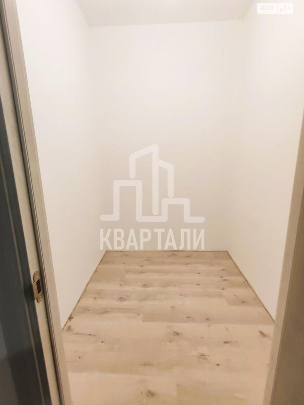 Продажа трехкомнатной квартиры в Киеве, на ул. Новомостицкая 15, район Мостицкий Массив фото 1