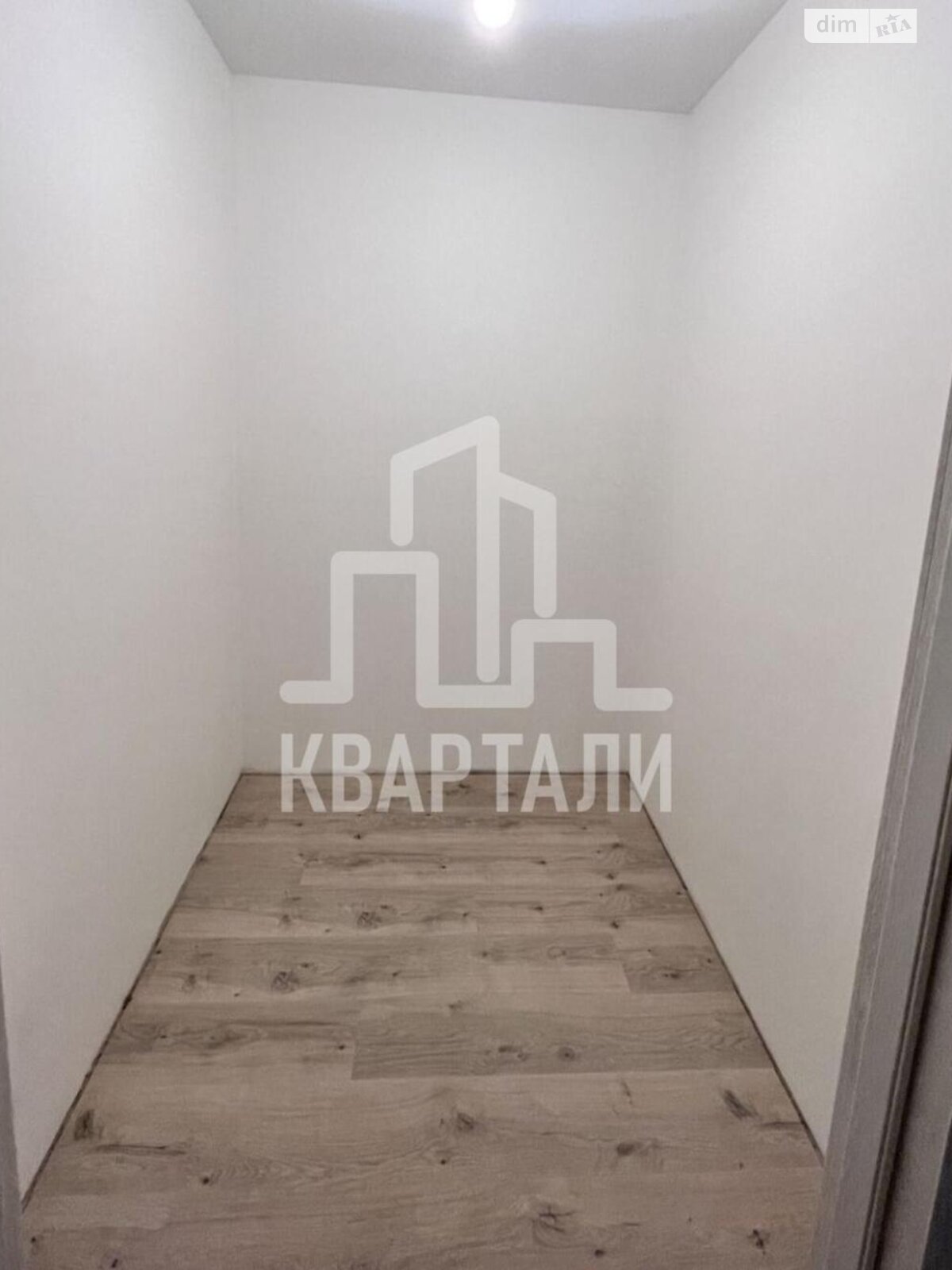 Продажа трехкомнатной квартиры в Киеве, на ул. Новомостицкая 15, район Мостицкий Массив фото 1