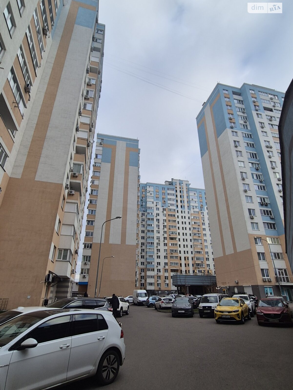 Продажа трехкомнатной квартиры в Киеве, на ул. Сергeя Данченко 28, район Мостицкий Массив фото 1