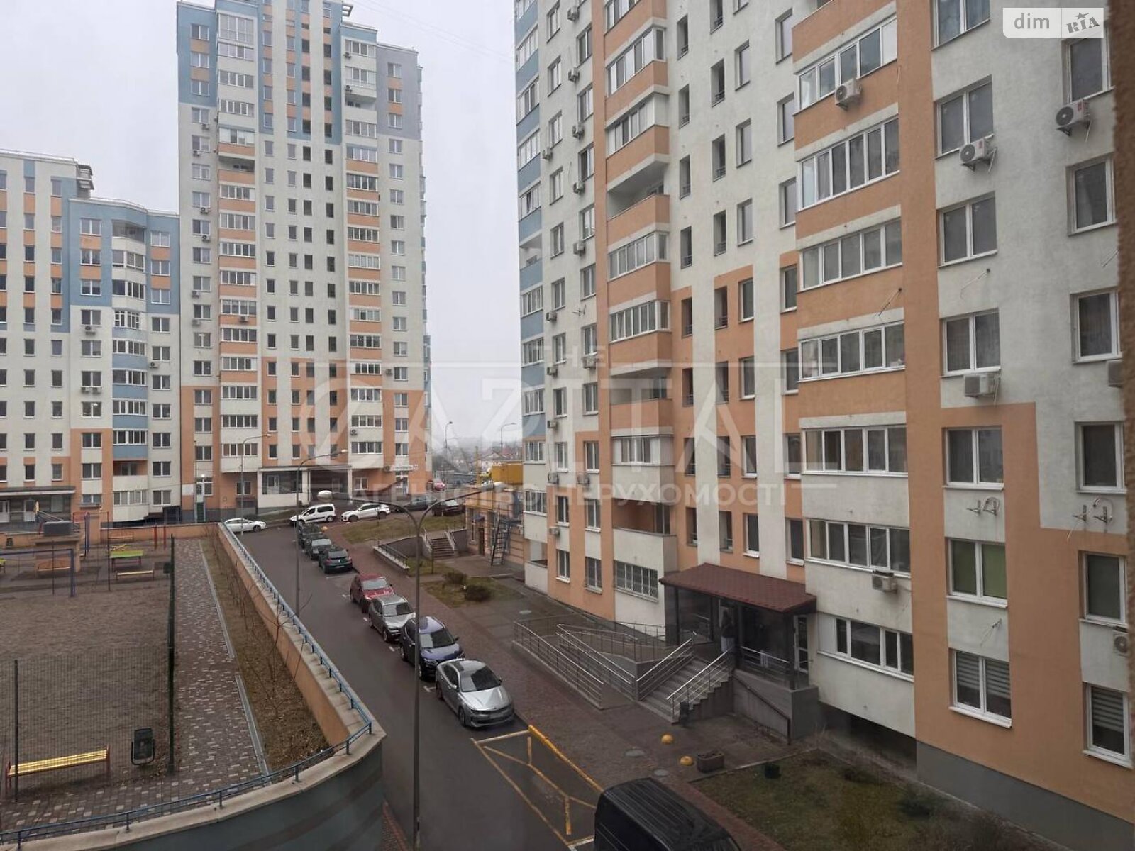 Продаж трикімнатної квартири в Києві, на вул. Сергія Данченка 32, район Мостицький Масив фото 1 Продаж трикімнатної квартири в Києві, на вул. Сергія Данченка 32, район Мостицький Масив фото 1