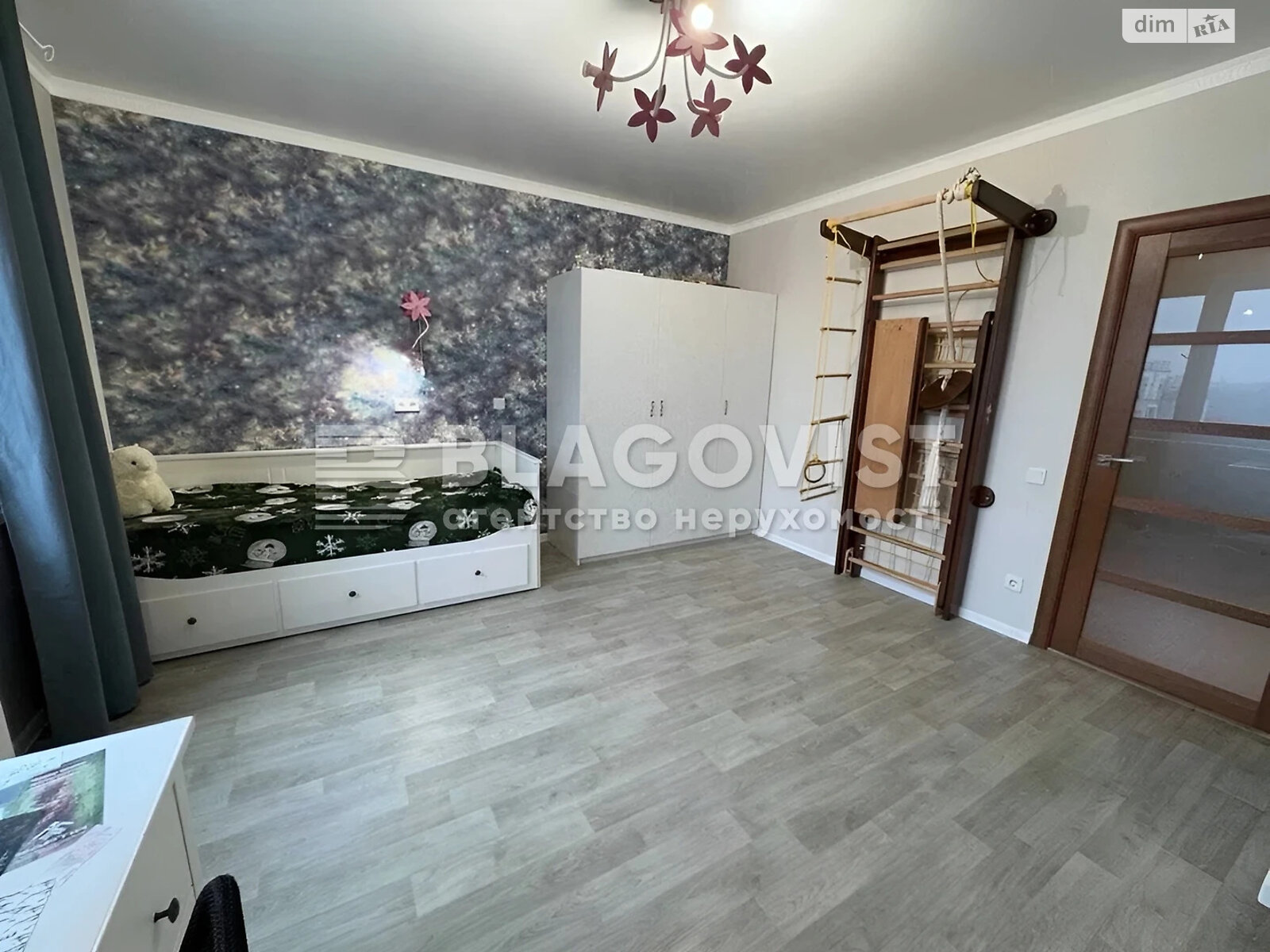 Продаж трикімнатної квартири в Києві, на вул. Сергія Данченка 28, район Мостицький Масив фото 1 Продаж трикімнатної квартири в Києві, на вул. Сергія Данченка 28, район Мостицький Масив фото 1