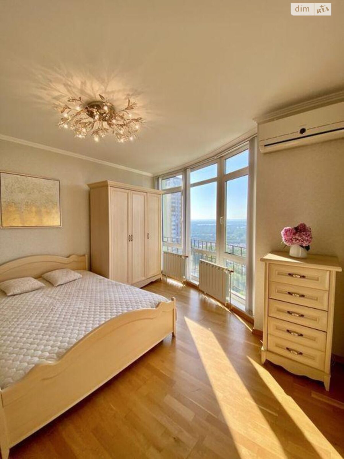 Продажа трехкомнатной квартиры в Киеве, на просп. Науки 80А/73, район Мышеловка фото 1 Продажа трехкомнатной квартиры в Киеве, на просп. Науки 80А/73, район Мышеловка фото 1