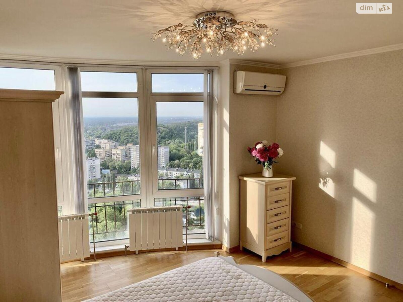 Продажа трехкомнатной квартиры в Киеве, на просп. Науки 80А/73, район Мышеловка фото 1 Продажа трехкомнатной квартиры в Киеве, на просп. Науки 80А/73, район Мышеловка фото 1