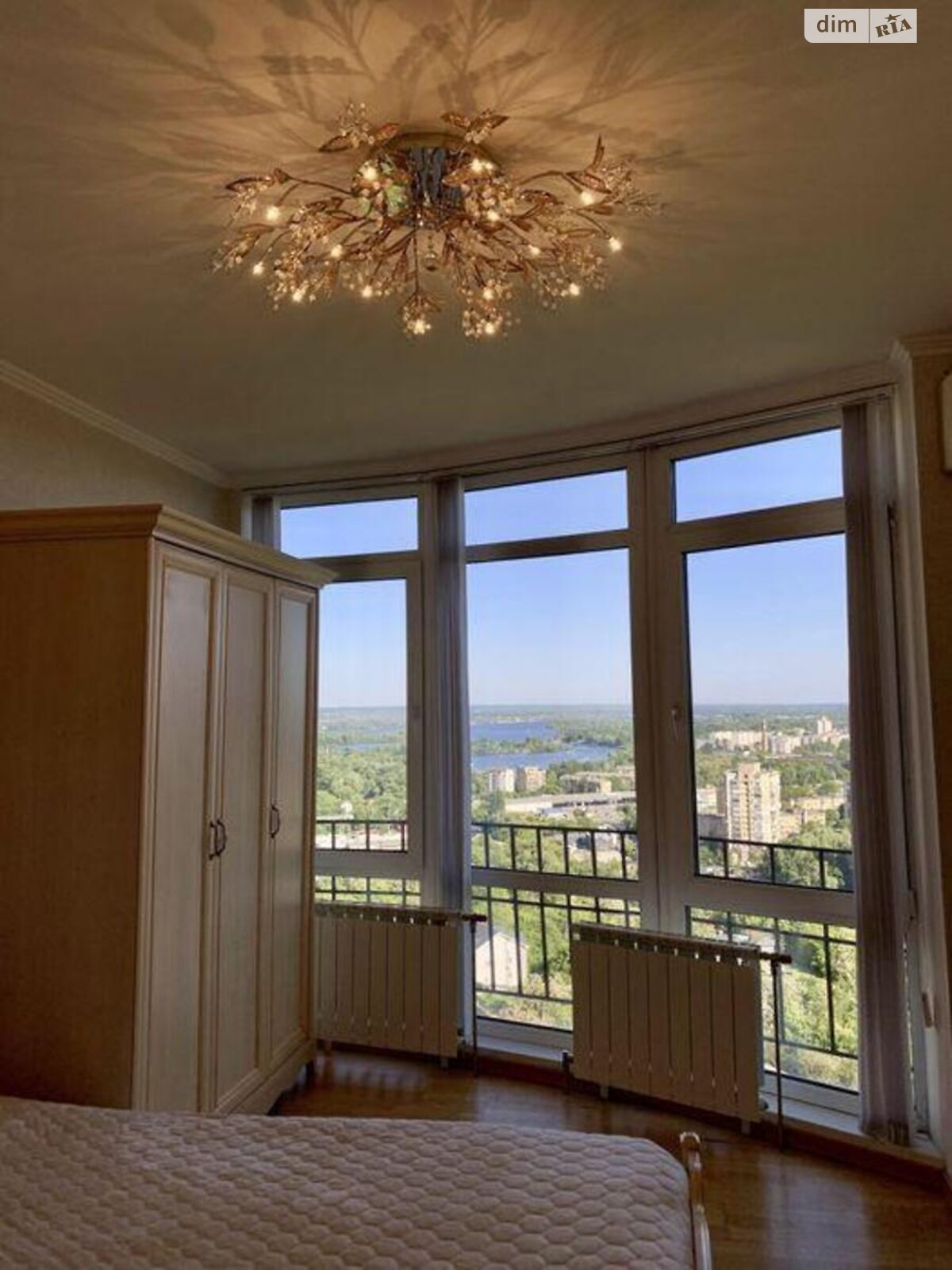 Продажа трехкомнатной квартиры в Киеве, на просп. Науки 80А/73, район Мышеловка фото 1 Продажа трехкомнатной квартиры в Киеве, на просп. Науки 80А/73, район Мышеловка фото 1