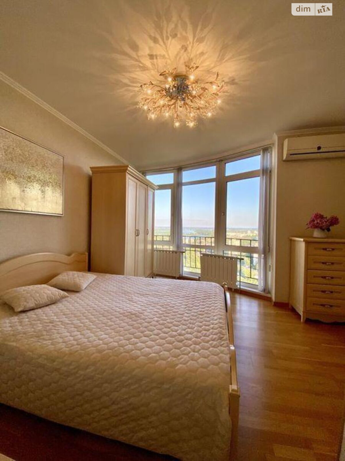 Продажа трехкомнатной квартиры в Киеве, на просп. Науки 80А/73, район Мышеловка фото 1 Продажа трехкомнатной квартиры в Киеве, на просп. Науки 80А/73, район Мышеловка фото 1