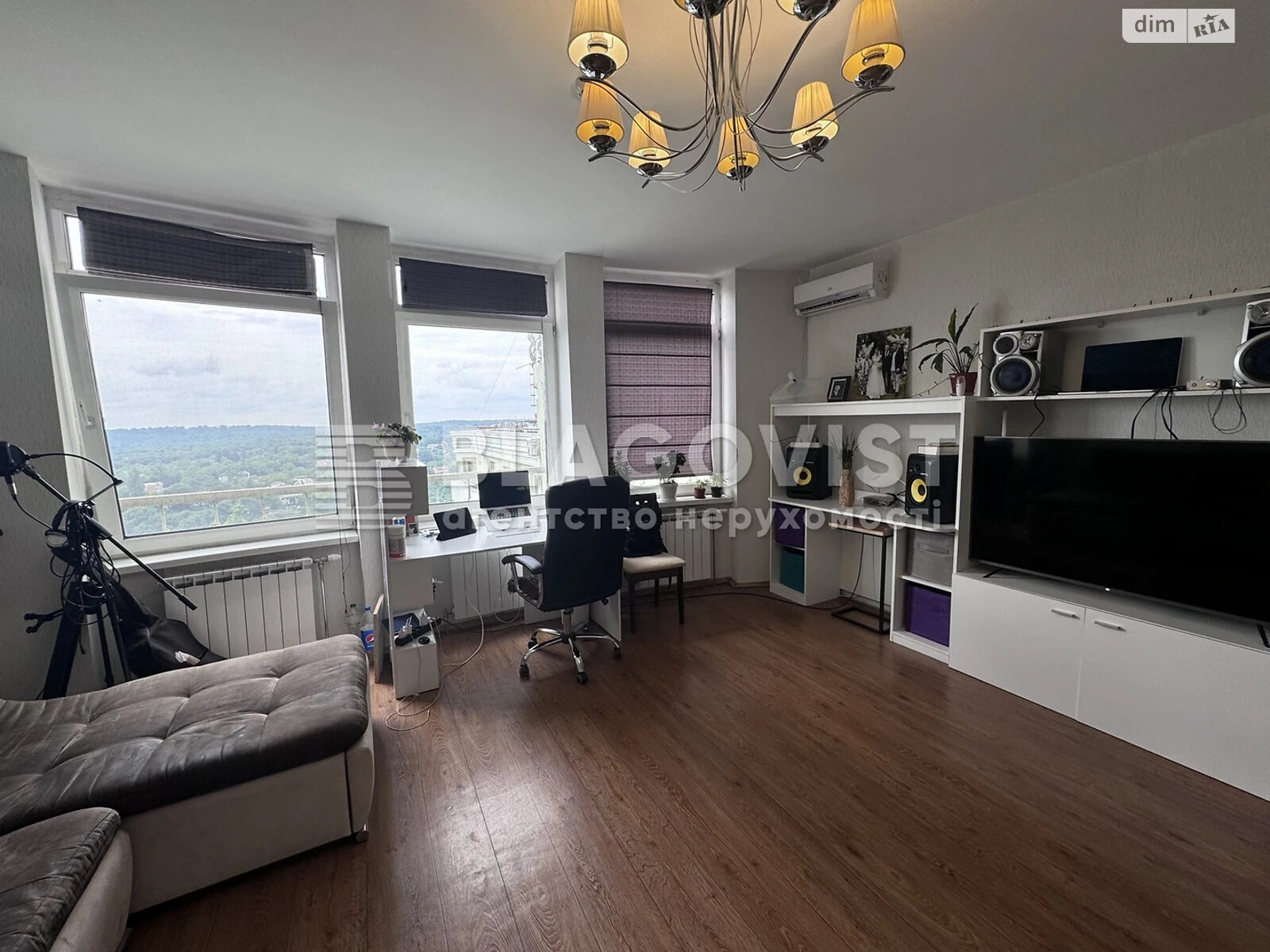 Продажа трехкомнатной квартиры в Киеве, на просп. Науки 80А/73, район Мышеловка фото 1 Продажа трехкомнатной квартиры в Киеве, на просп. Науки 80А/73, район Мышеловка фото 1