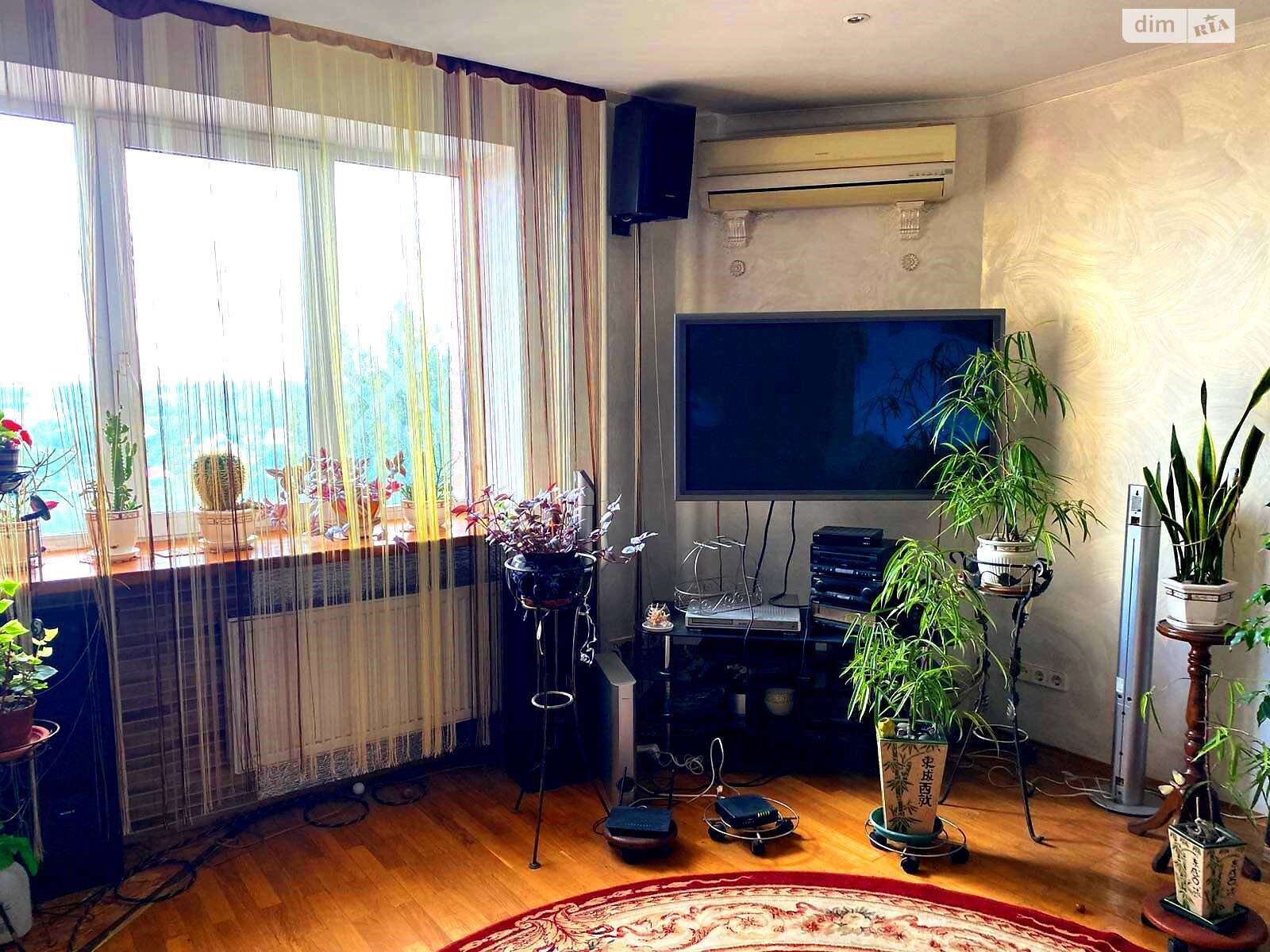 Продажа трехкомнатной квартиры в Киеве, на просп. Науки 62А, район Мышеловка фото 1 Продажа трехкомнатной квартиры в Киеве, на просп. Науки 62А, район Мышеловка фото 1