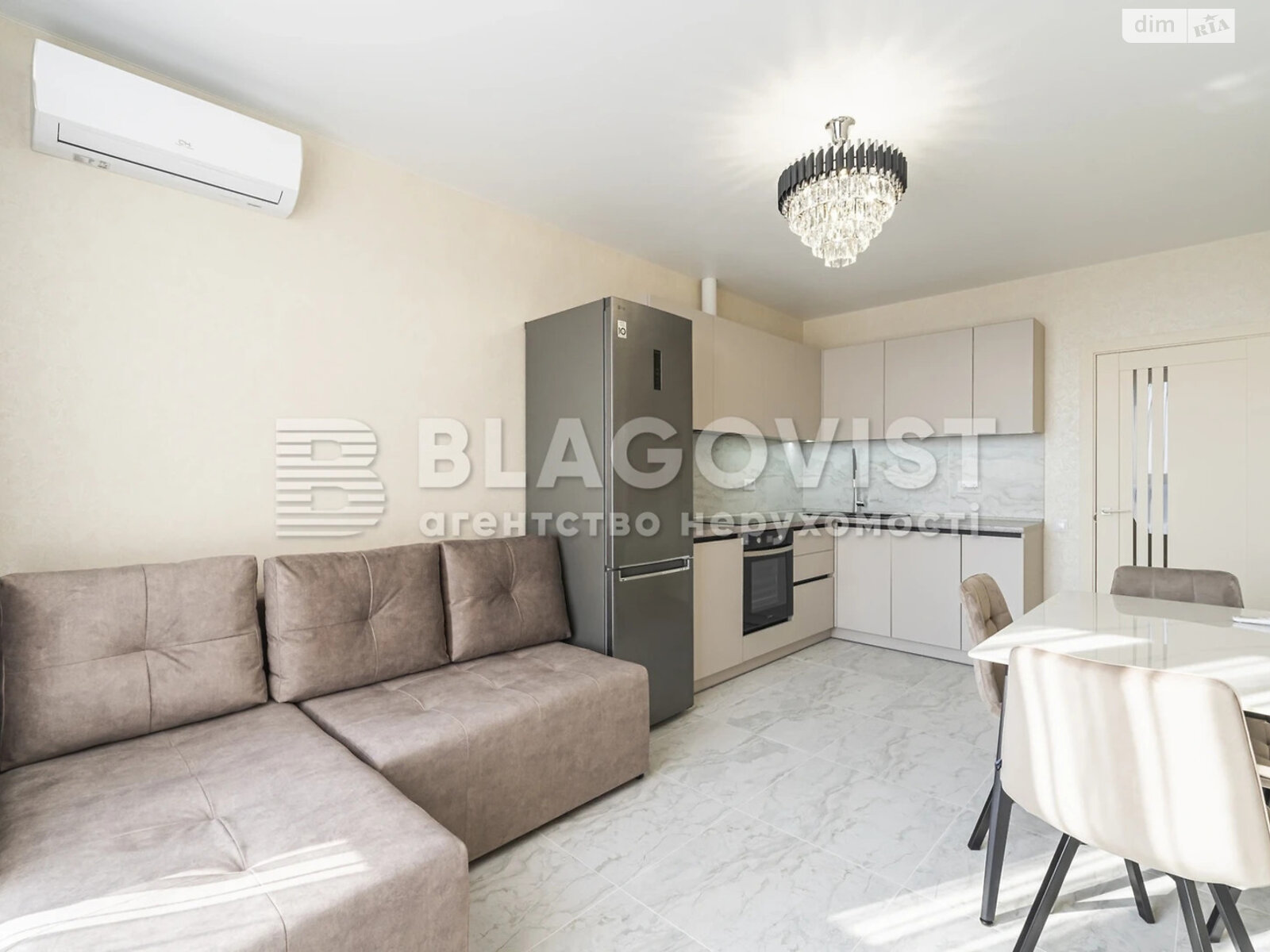 Продажа однокомнатной квартиры в Киеве, на ул. Набережно-Рыбальская дорога 27, фото 1