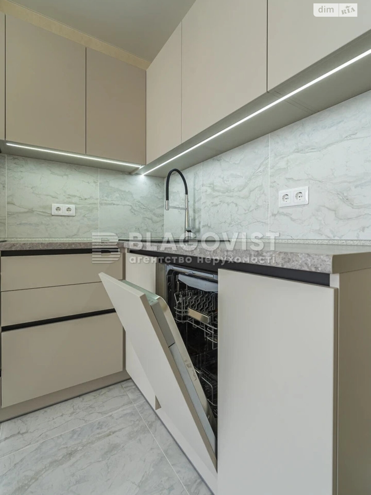 Продажа однокомнатной квартиры в Киеве, на ул. Набережно-Рыбальская дорога 27, фото 1